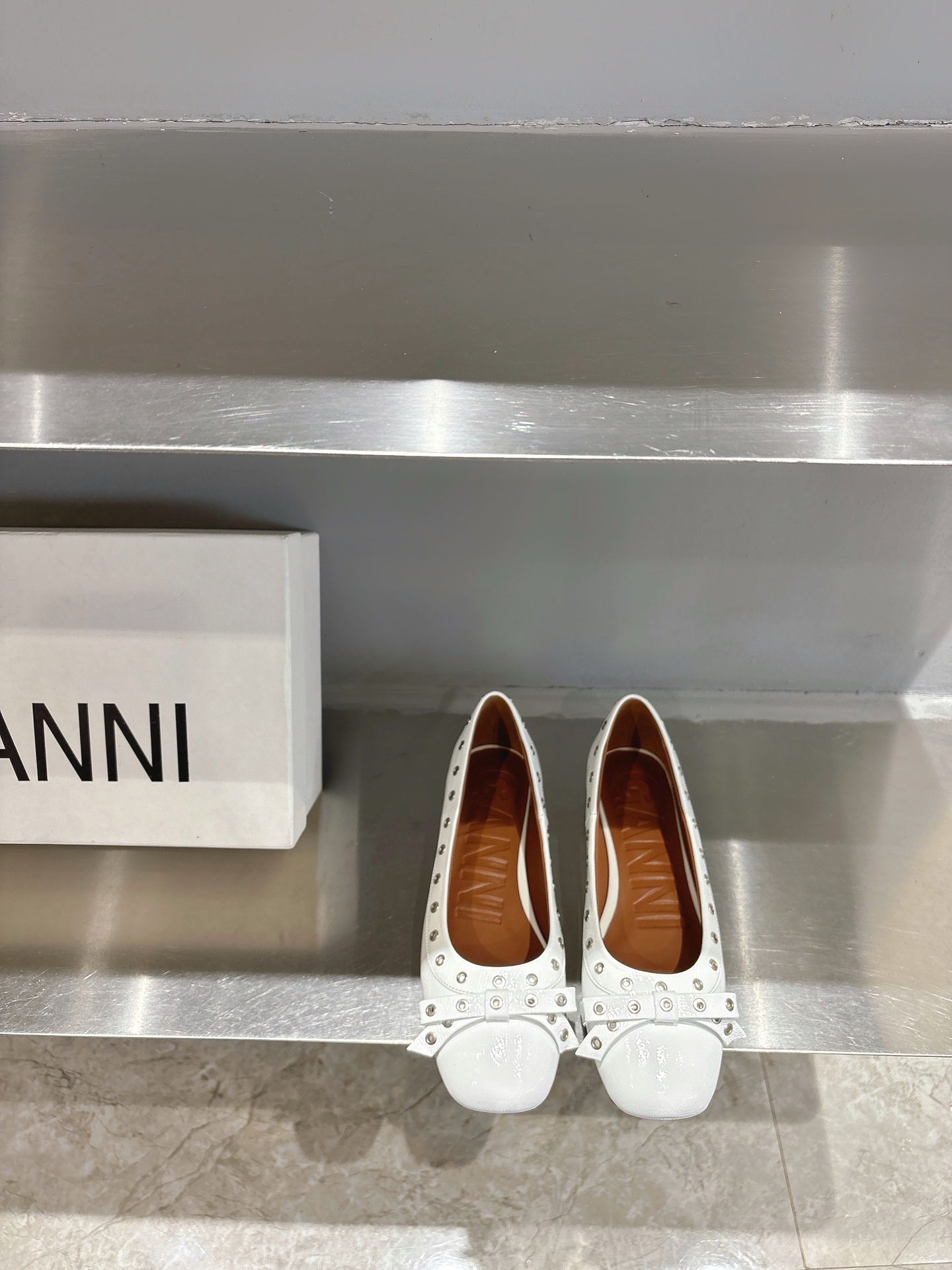 Ganni Spring/Summer Butterfly Ballerina Shoes: Romantic French Style, Comfortable Design, Unique Materials. - 图片 1