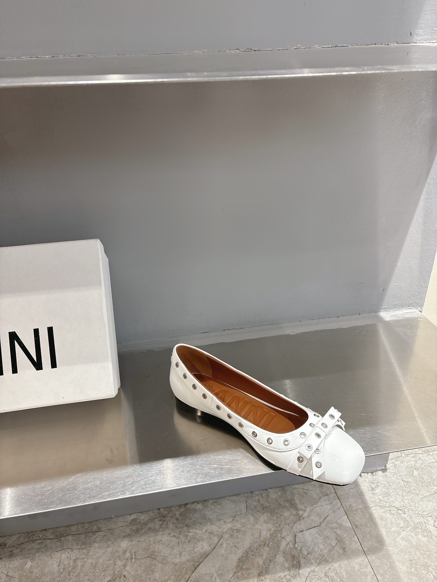 Ganni Spring/Summer Butterfly Ballerina Shoes: Romantic French Style, Comfortable Design, Unique Materials. - 图片 6