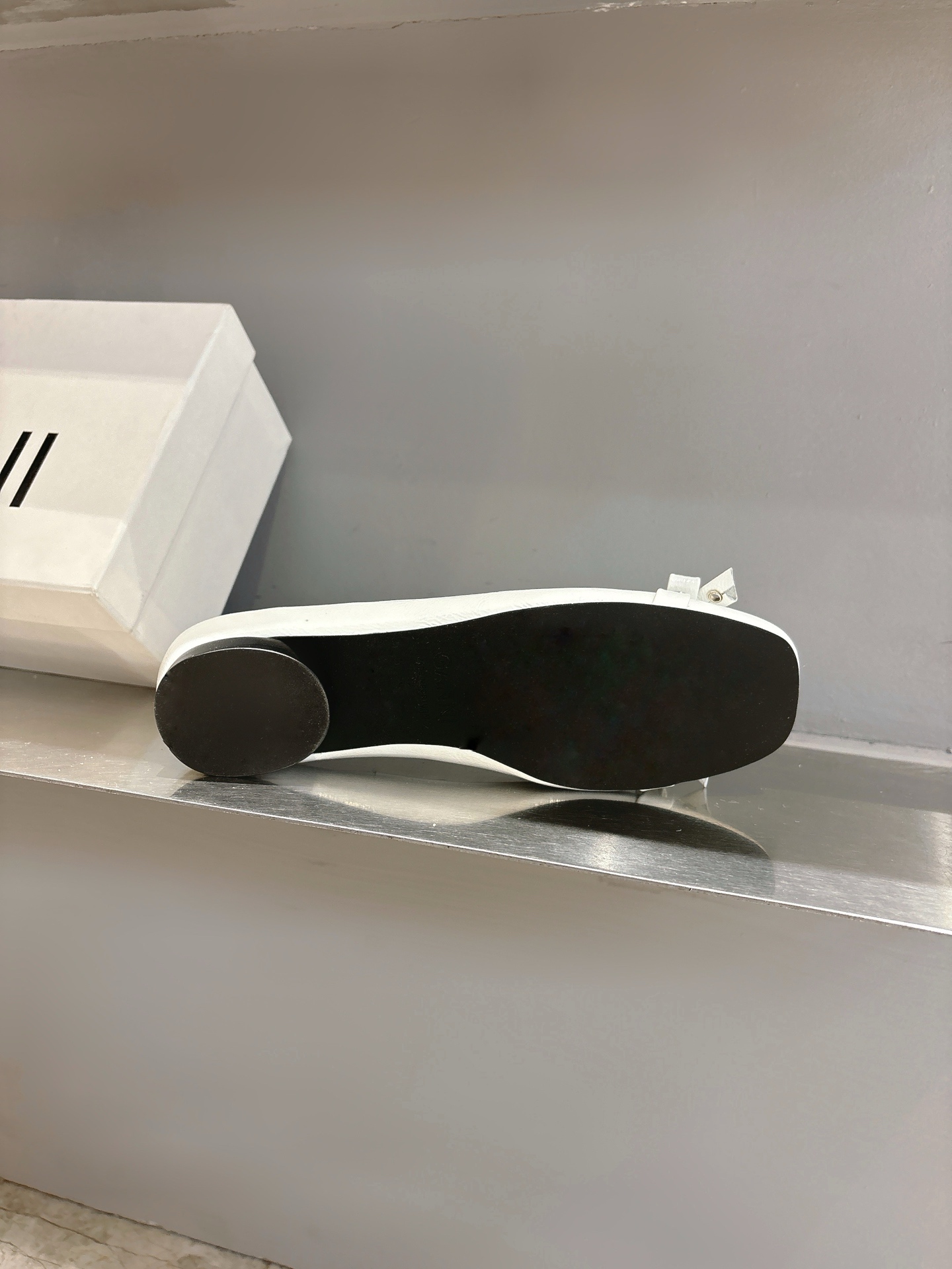 Ganni Spring/Summer Butterfly Ballerina Shoes: Romantic French Style, Comfortable Design, Unique Materials. - 图片 9