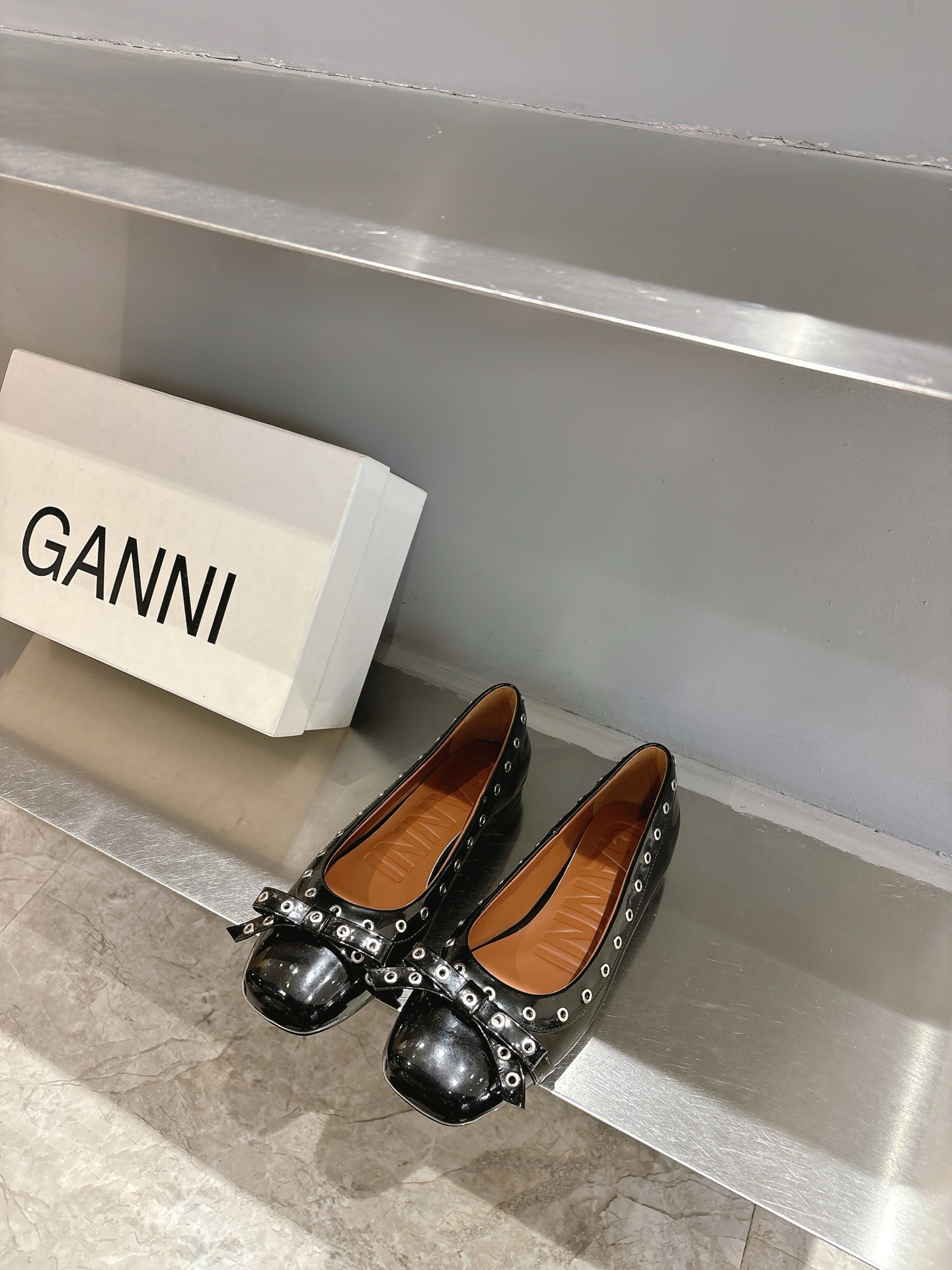Ganni Butterfly Ballerina Flats: Romantic French Style, Comfortable Design, Customized Materials. - 图片 5