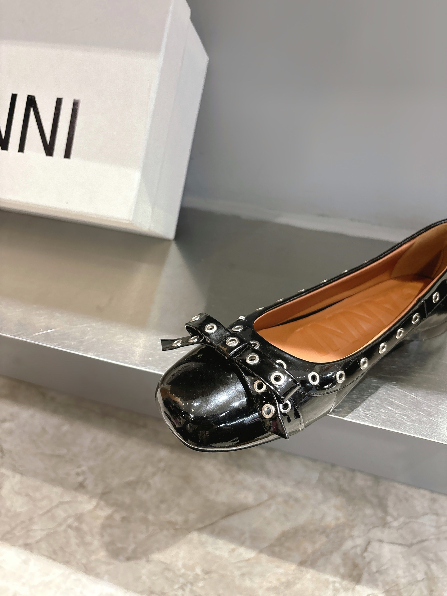Ganni Butterfly Ballerina Flats: Romantic French Style, Comfortable Design, Customized Materials. - 图片 7