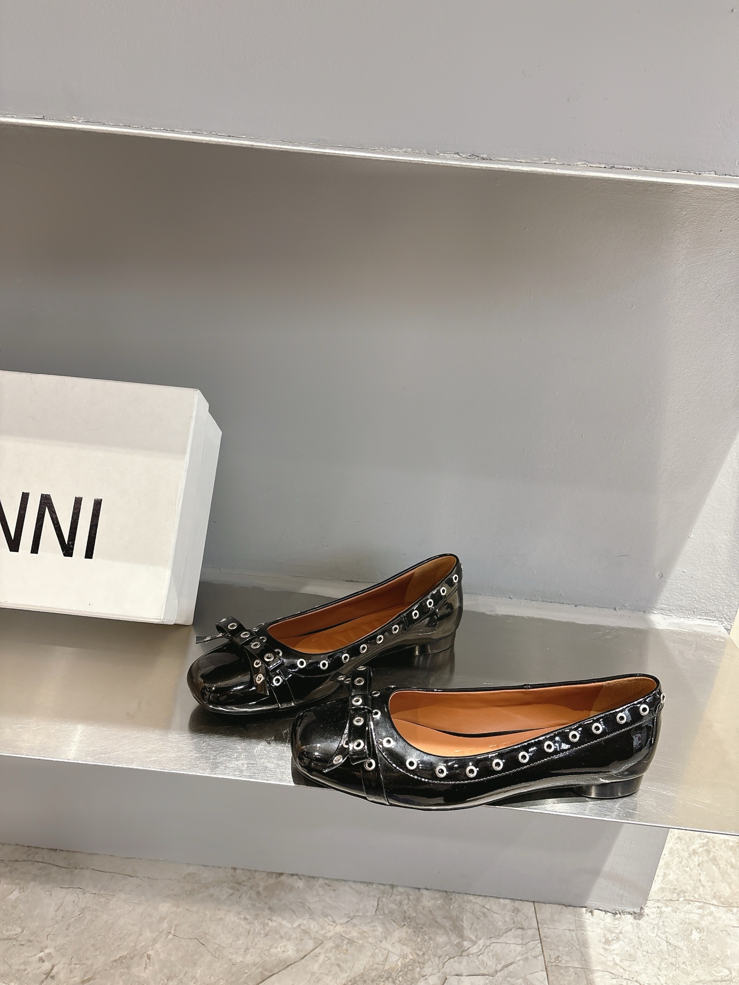 Ganni Butterfly Ballerina Flats: Romantic French Style, Comfortable Design, Customized Materials. - 图片 4