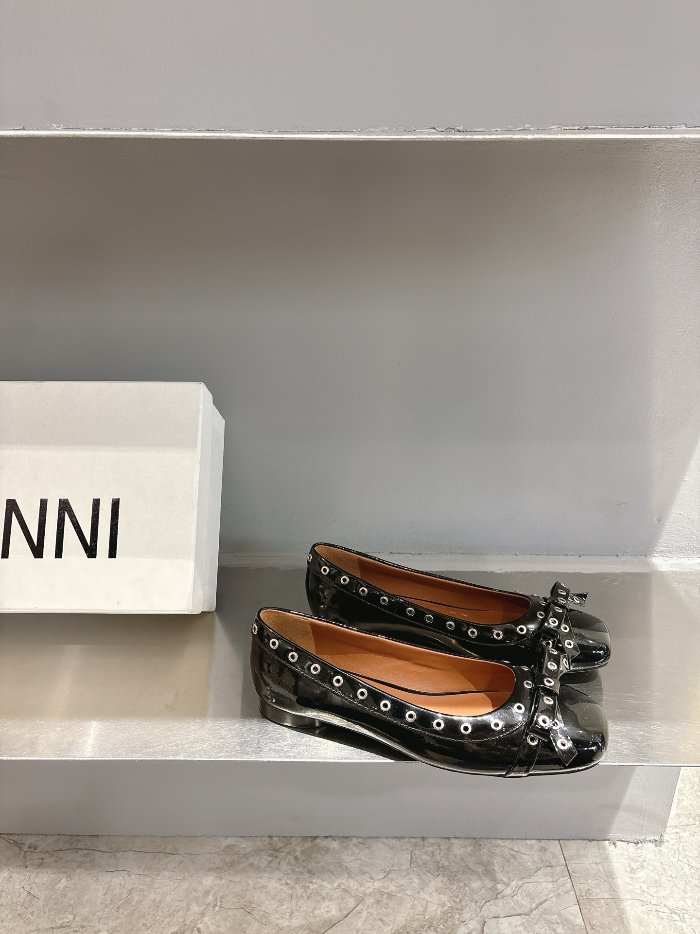 Ganni Butterfly Ballerina Flats: Romantic French Style, Comfortable Design, Customized Materials. - 图片 2