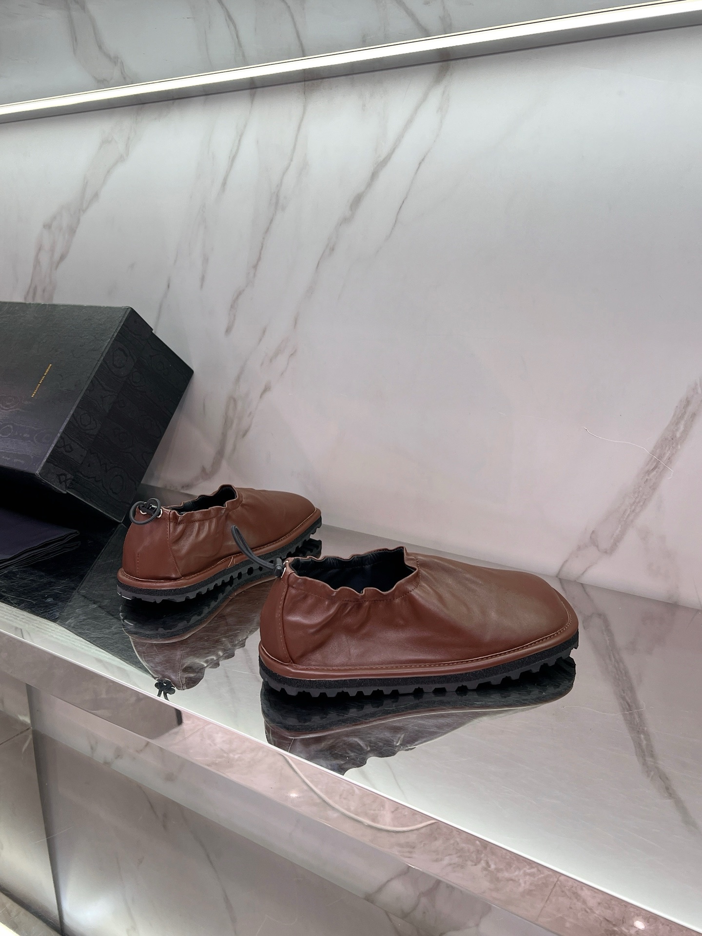 Fashion Trend 2025: Glamorous and Cosmopolitan Collection by Dries Van Noten - 图片 5