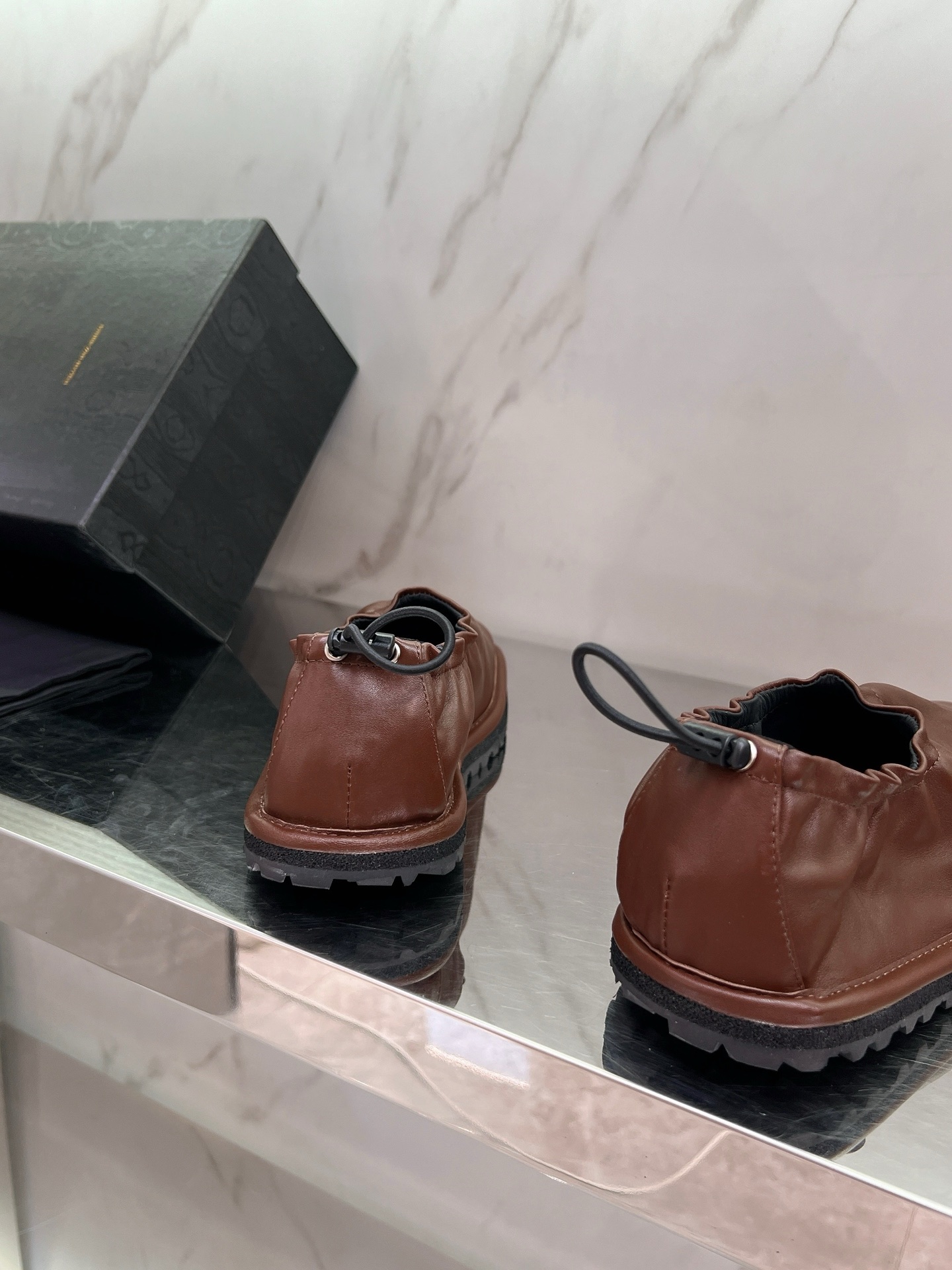 Fashion Trend 2025: Glamorous and Cosmopolitan Collection by Dries Van Noten - 图片 8