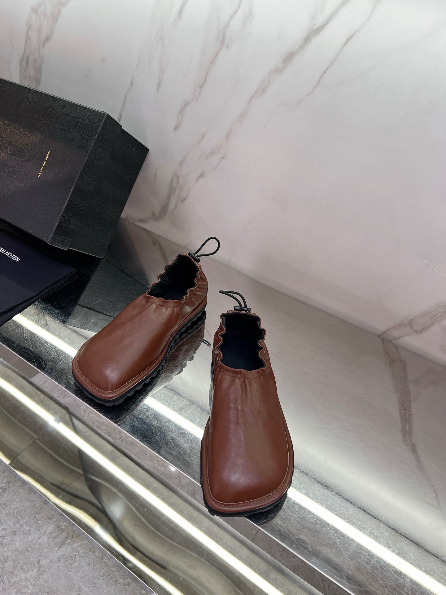 Fashion Trend 2025: Glamorous and Cosmopolitan Collection by Dries Van Noten - 图片 6