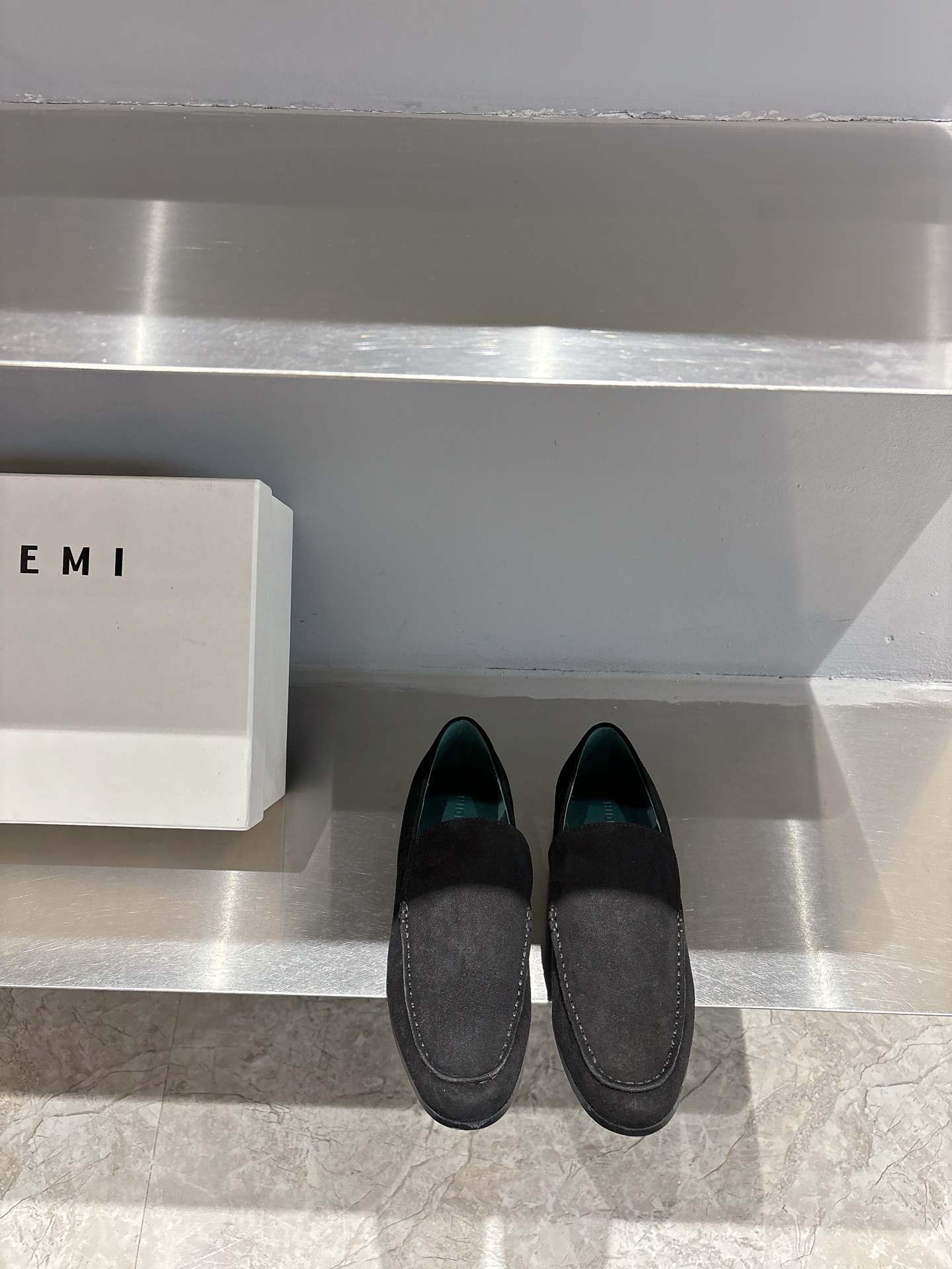 NO:257982,HIDEM*2025 spring and summer new loafers are invincible and beautiful on the feet. Minimalist design. On the basis of ensuring both comfort and fashionable and modern style, combined with the logic of contemporary art creation and the postmodernist composition to create high-quality and design-rich shoes. Pay tribute to brave, free and easy, sexy and unruly contemporary women!  The upper of the material is made of original custom-made Yangjing inner footbed sheepskin imported from Italy original outsole Size: 35-39 (40 customization), loafers, loafers, sheepskin, sheep19860909HIDEM*2025春夏新品乐福鞋 上脚无敌好看呀.极简主义设计 在保证舒适度与时髦摩登风格兼具的基础上结合当代艺术创作逻辑和解构的后现代主义构成 创造高品质 富有设计感的鞋履 致敬勇敢 洒脱 性感 不羁的当代女性！ 材质鞋面采用原版定制羊京 内里垫脚羊皮 意大利进口原版大底 码数:35-39（40定制）,乐福鞋,loafers,sheepskin,sheep,Women's Shoes