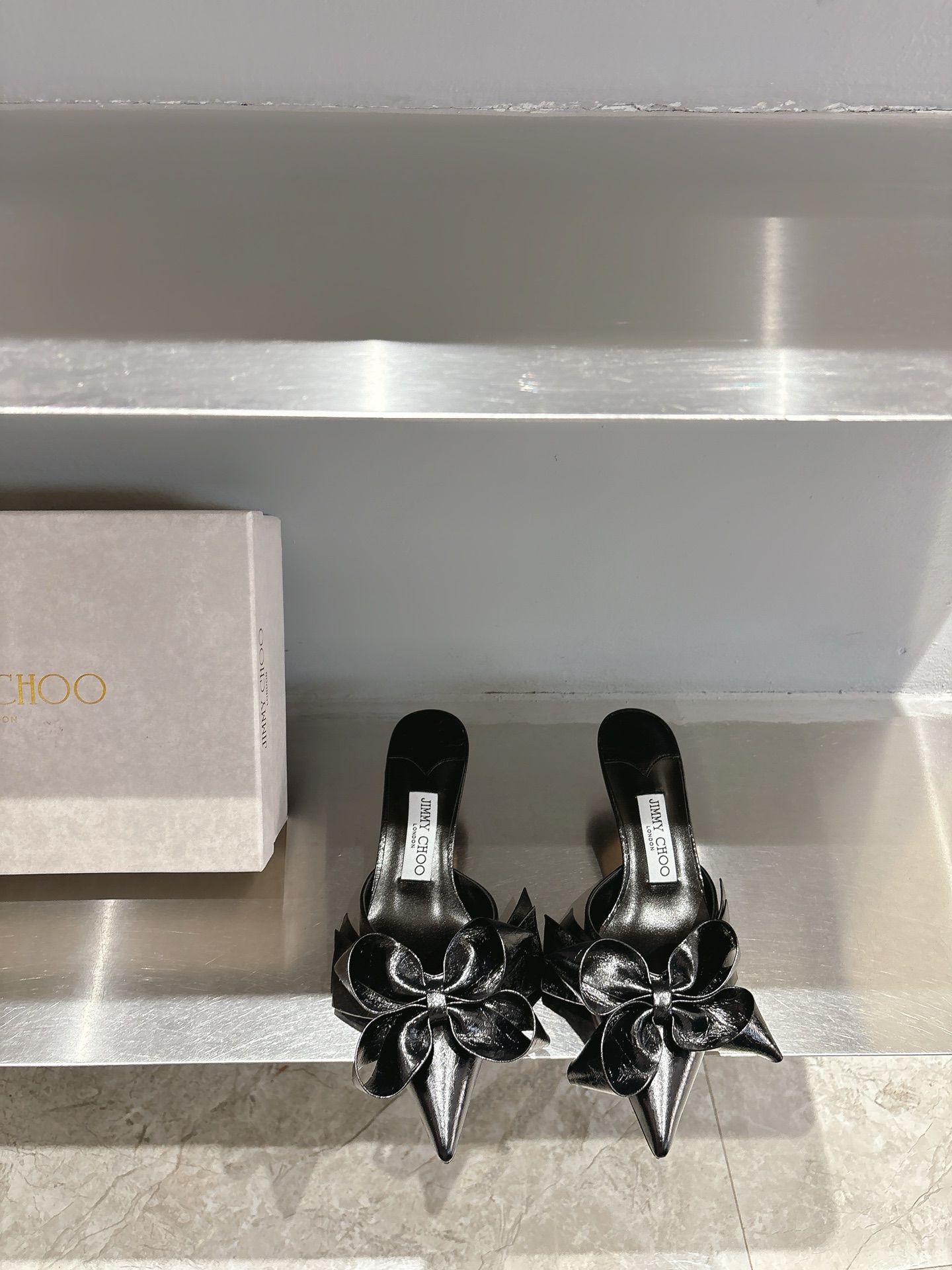 NO:257961,* The sheepskin flower series is beautiful and versatile. The essential item of the annual meeting is so beautiful that no one can suffocate. Material: cowhide inner sheepskin Italian leather outsole Heel height: 4.5cm Size: 35-39 (40.41.42 order), high heels, high heels, cowhide, sheepskin, Leather soles19860909* 羊皮花朵系列好看好穿既百搭 年会必备单品羊皮花朵美得让无人法窒息 材质:牛皮内里羊皮意大利真皮大底 跟高:4.5cm 尺码:35-39（40.41.42订）,高跟鞋,high heels,cowhide,sheepskin,Leather soles,Women's Shoes