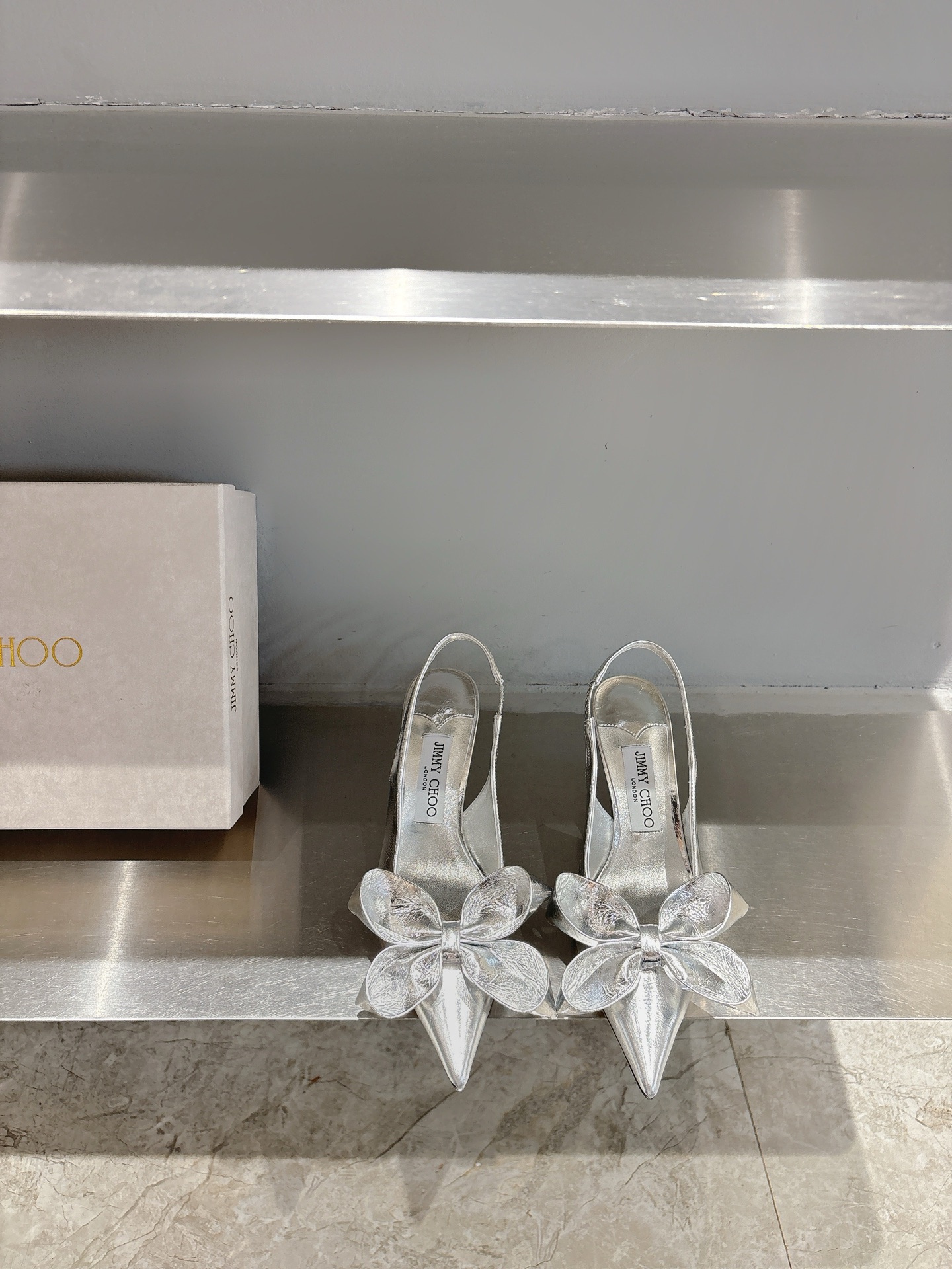 NO:257964,* The sheepskin flower series is beautiful and versatile. The essential item of the annual meeting is so beautiful that no one can suffocate. Material: cowhide inner sheepskin Italian leather outsole Heel height: 7.5cm Size: 35-39 (40.41.42 order), high heels, high heels, cowhide, sheepskin, Leather soles19860909* 羊皮花朵系列好看好穿既百搭 年会必备单品羊皮花朵美得让无人法窒息 材质:牛皮内里羊皮意大利真皮大底 跟高:7.5cm 尺码:35-39（40.41.42订）,高跟鞋,high heels,cowhide,sheepskin,Leather soles,Women's Shoes