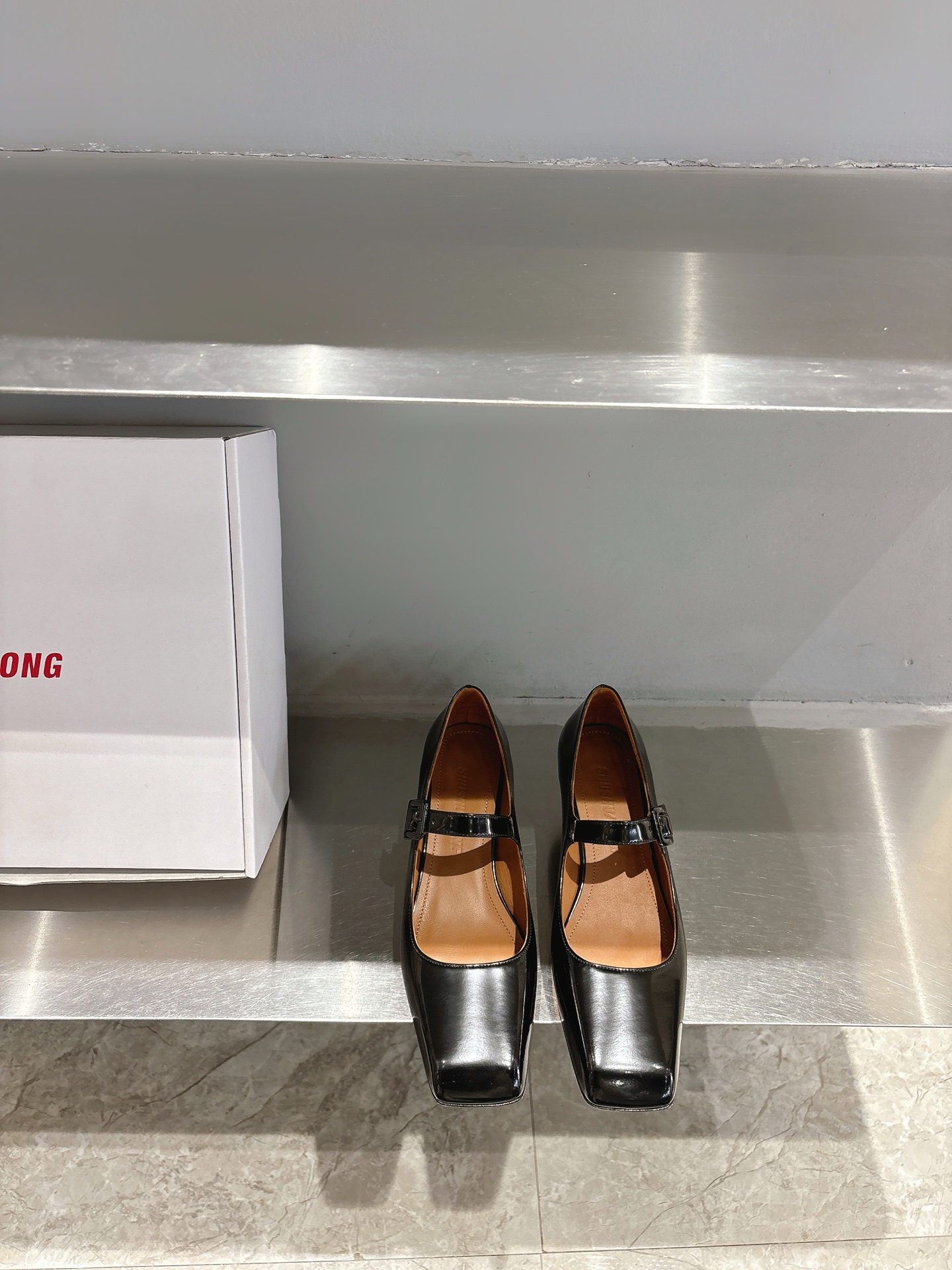 NO:257972,shuton*2025 spring and summer show new square head sexy high heels, a pair of shoes that can be won by the gods, sweet and fashionable, casually matched, the rate of the film is huge, and the girl is full of girlishness, and she becomes playful and modern girl original 1:1 customized imported edge beads/original customized fabric, cowhide, cowhide, leather soles, heel height 9cm, size 35-39 (40 customized), high heels, high heels, cowhide, Leather soles19860909shushuton*2025春夏秀款新款方头性感高跟一双可以封神的鞋甜美时髦随便搭配都是出片率巨高,直戳每一位shushu/tong 女孩心少女感十足,穿上秒变俏皮摩登女孩原版1:1订制进口开边珠/原版定制布料,牛皮面料,牛皮内里,真皮大底,跟高9cm ,码数35-39（40订做）,高跟鞋,high heels,cowhide,Leather soles,Women's Shoes