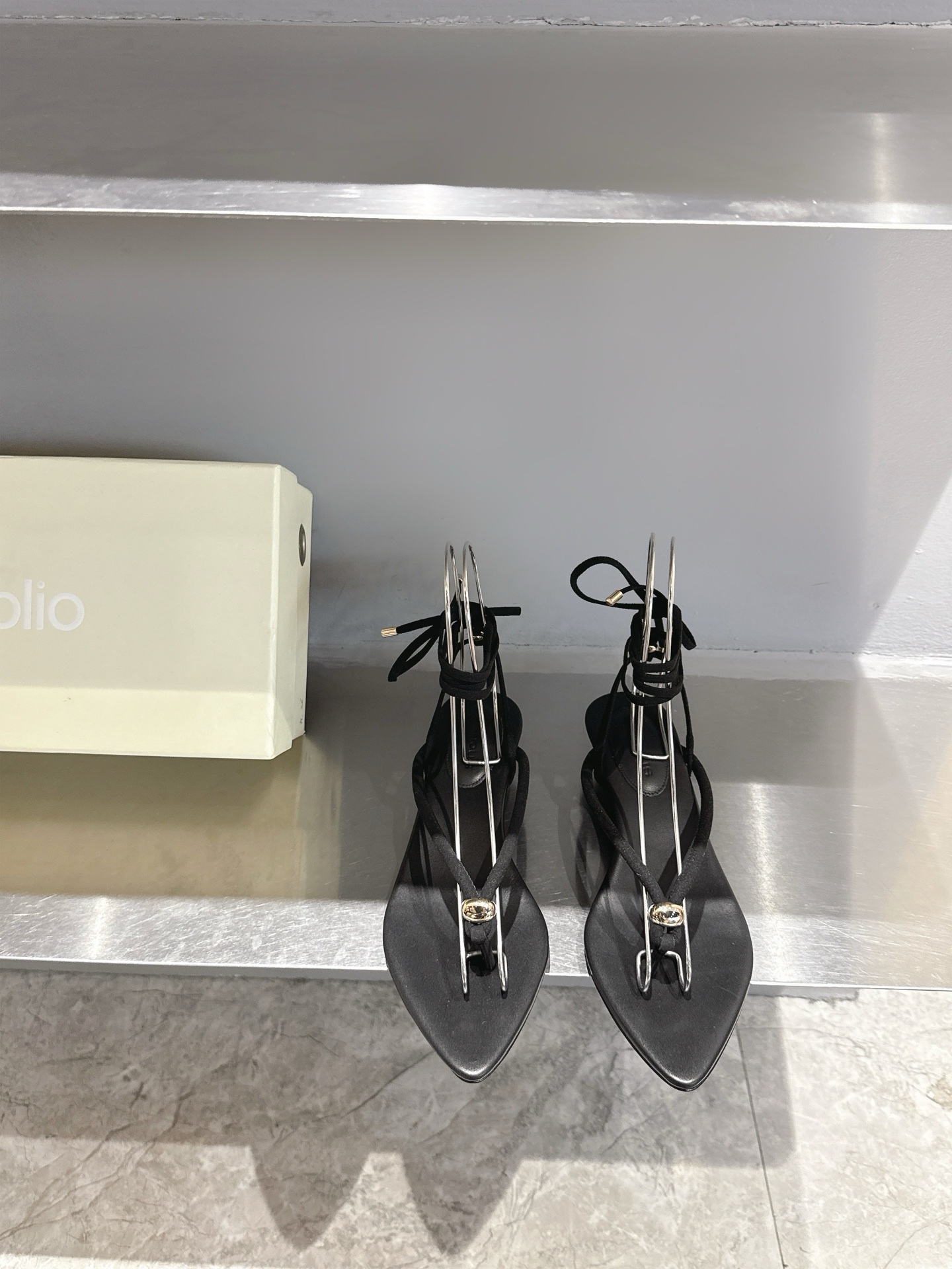 NO:222729,Orinous 25ss New beautiful pointed toe sandals in early spring The minimalist beauty in the fashion industry, classic and fashionable color scheme, effortless elegant style coming, fashionable, exquisite, beautiful, pointed toe, open-edge beads, fashionable and simple new daily slippers, beautiful, high-end slippers, this style is super good on the feet and can lengthen the legs. Original imported cowhide, inner lining, sheepskin, sole, size 35-40 (40 custom made, non-return, exchange), sandals, sandals, slippers, cowhide, sheepskin19860909Orinous 25ss 早春新款绝美尖头夹脚凉鞋 时尚界久违的极简之美 经典时尚配色 毫不费力的优雅风来袭 时髦 精致 绝美 包头尖头 开边珠外穿时尚气质简约新款日常拖鞋美出高级感拖鞋这款上脚超好而且可以拉长腿型. 面料原版进口牛皮 内里羊皮内里 大底真皮鞋底 码数35-40（40 订做不退换）,凉鞋,sandals,slippers,cowhide,sheepskin,Women's Shoes