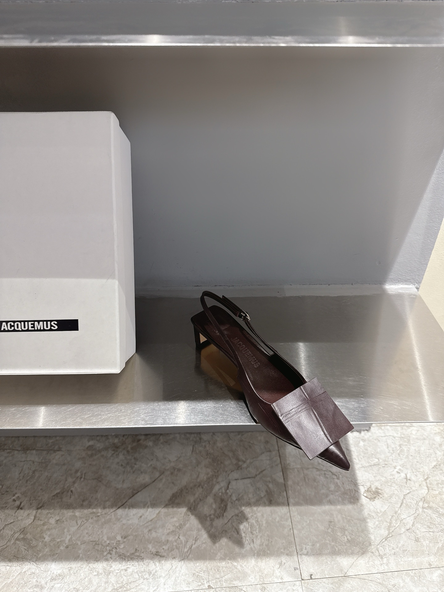 Unique Jacquemus Pointy Sandals: Asymmetric Design, Square-Circular Collisions, French Modernity. - 图片 5