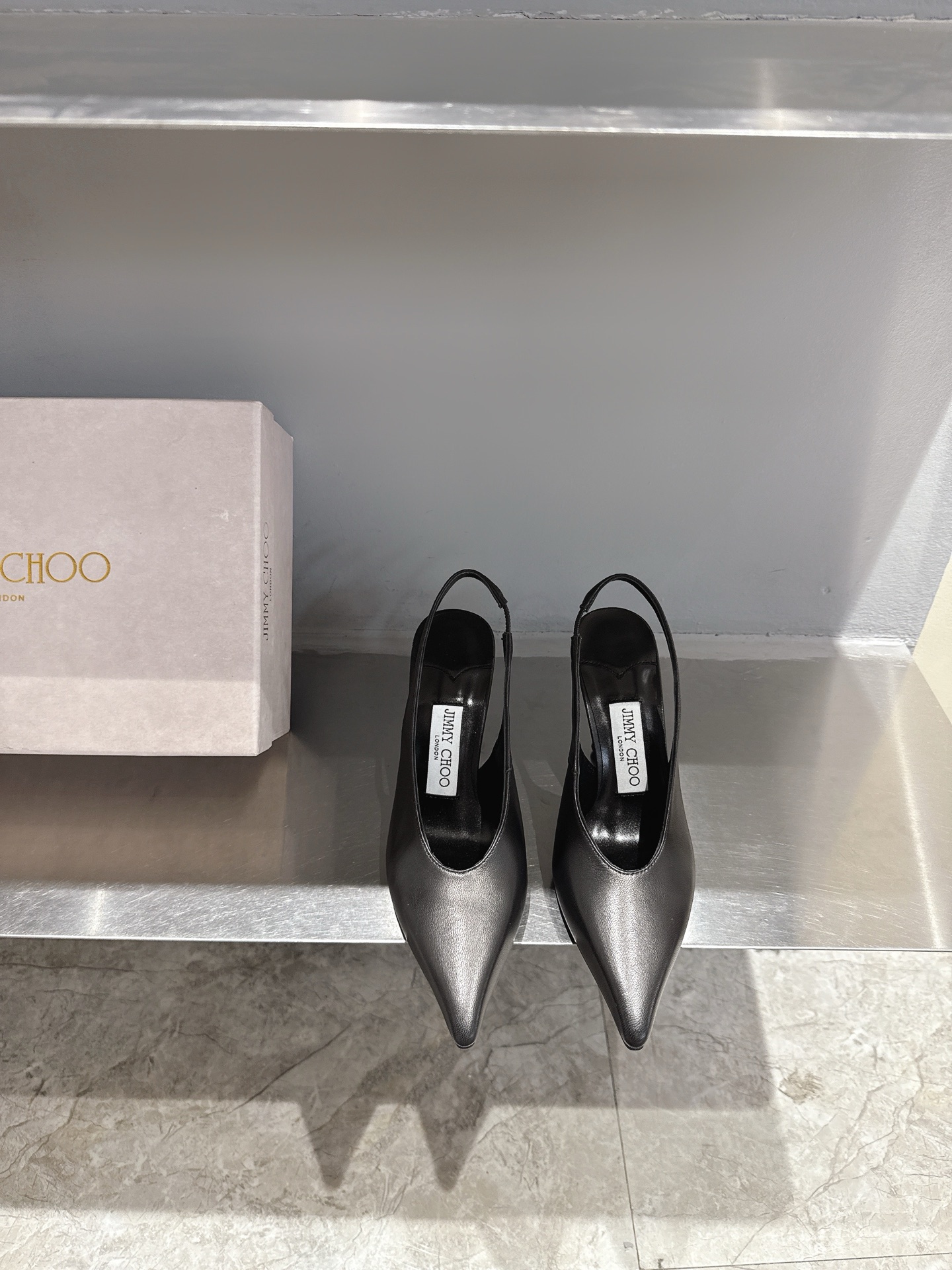 NO:222702,JIMMY CHO* Spring and Summer High Heel Sandals A sandal worn by many celebrities. Material cowhide, inner sheepskin, outsole, Italian leather outsole, heel height 8.5cm, size 35~39 (40.41.42, custom made, no return or replacement), sandals, jimmy choo, sandals, cowhide, sheepskin, Leather soles19860909JIMMY CHO*春夏高跟凉鞋 超多明星穿的一款凉鞋 材质牛皮面 内里羊皮 大底意大利真皮大底  跟高8.5cm 尺码35~39（40.41.42定做不退不换）,凉鞋,jimmy choo,sandals,cowhide,sheepskin,Leather soles,Women's Shoes