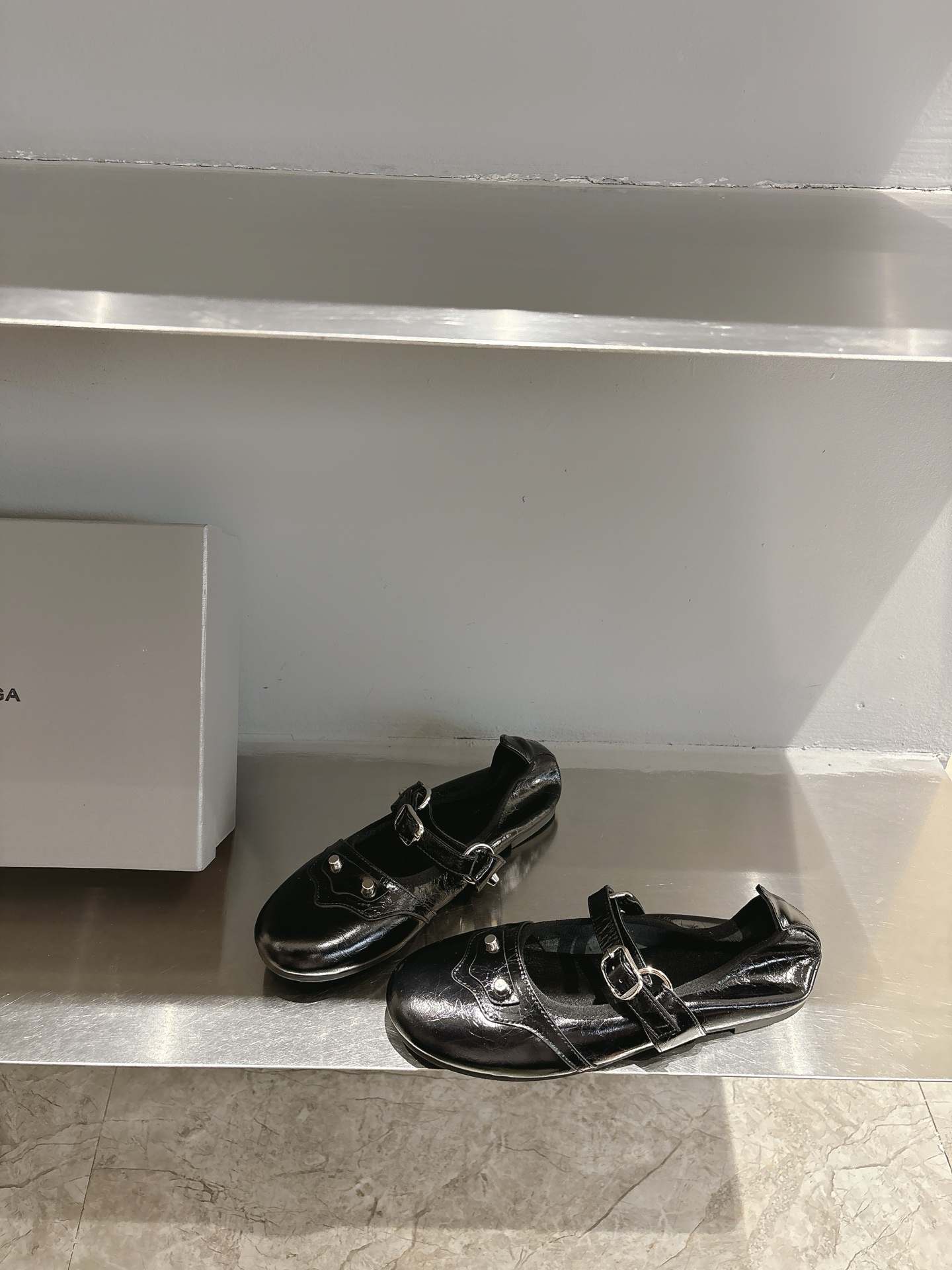 Balenciaga Summer 2025: New Metal Strangling Mary Jane Ballet Shoes with Cagole Sandals. - 图片 4