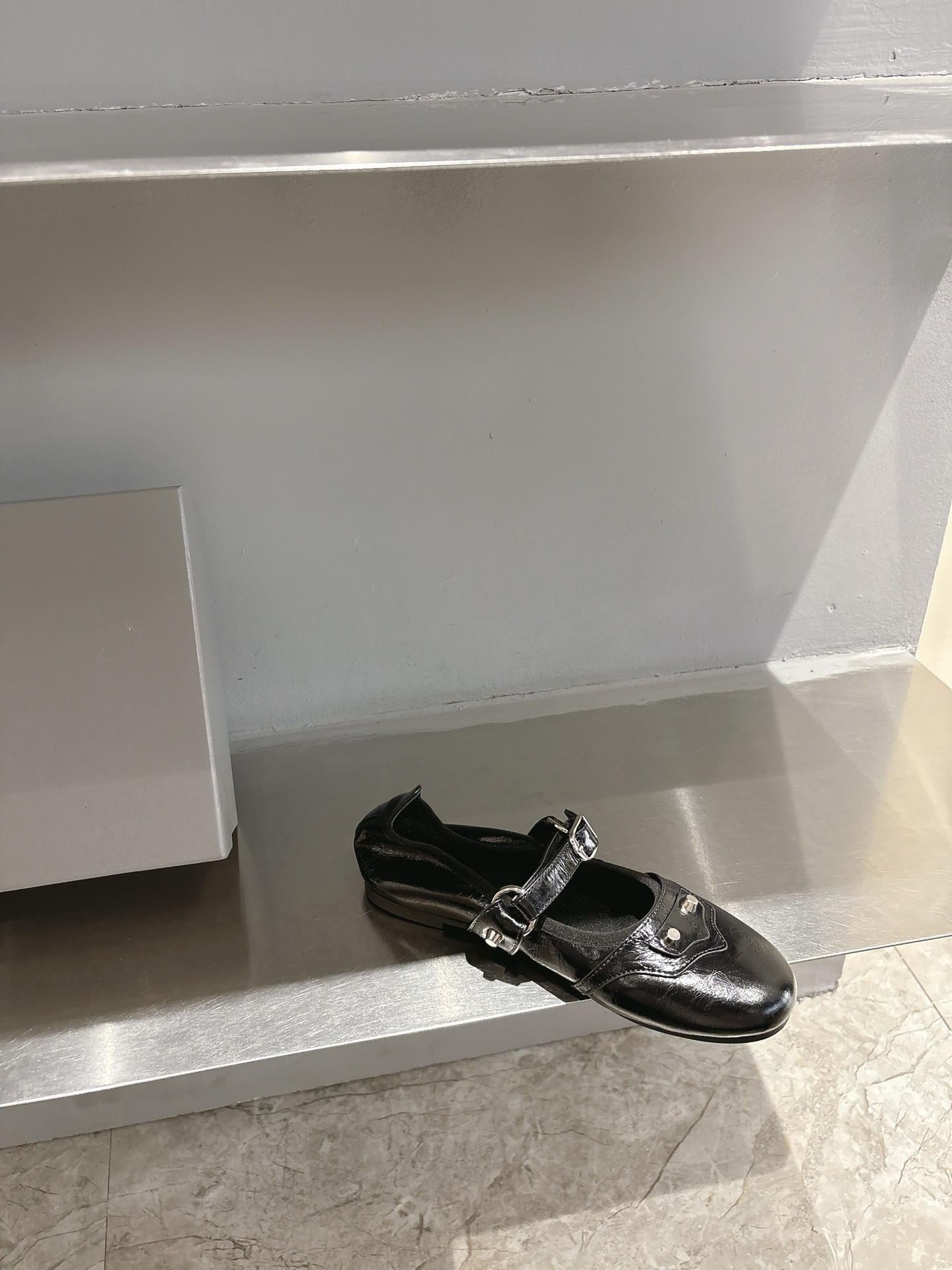 Balenciaga Summer 2025: New Metal Strangling Mary Jane Ballet Shoes with Cagole Sandals. - 图片 6