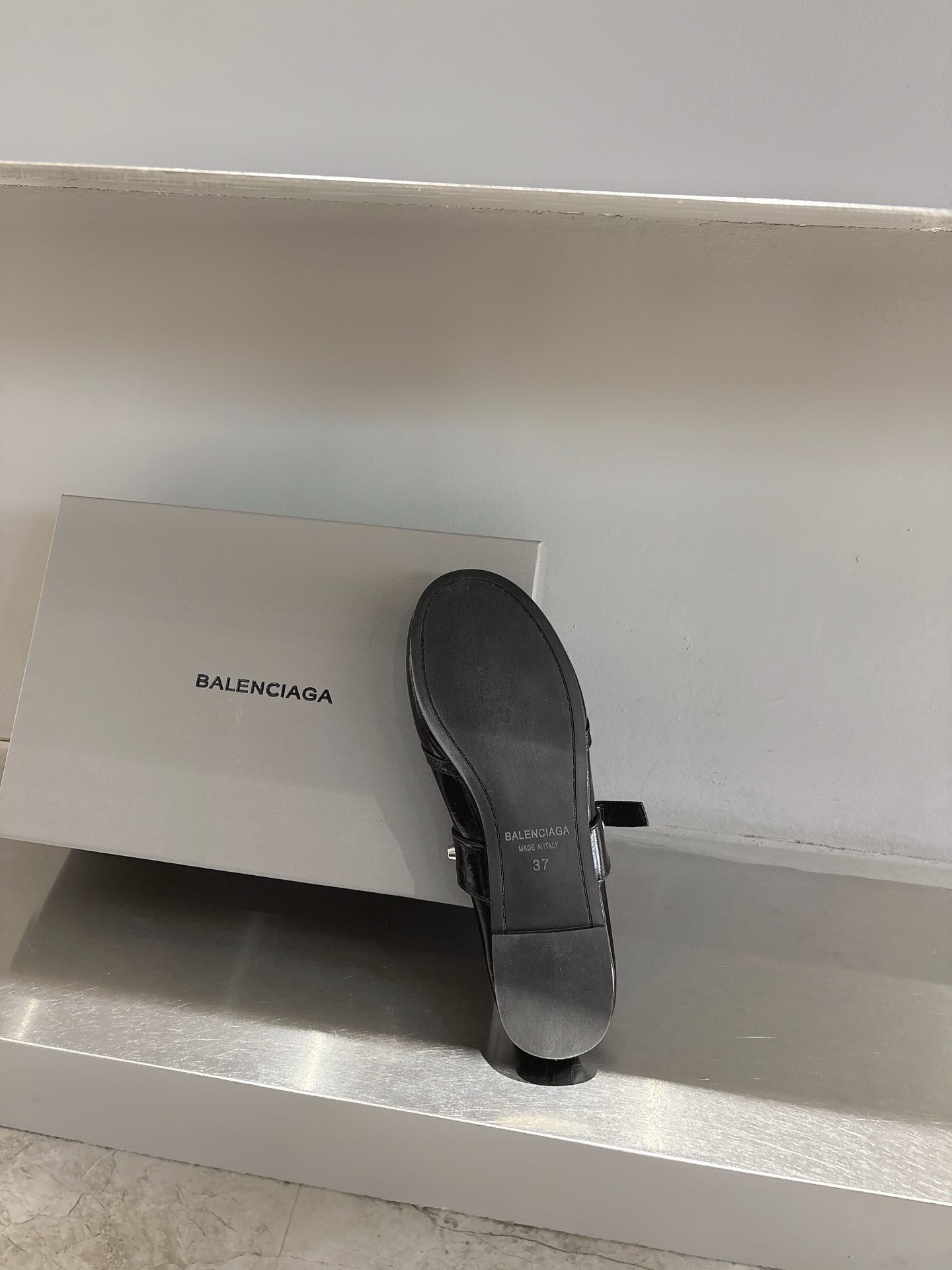 Balenciaga Summer 2025: New Metal Strangling Mary Jane Ballet Shoes with Cagole Sandals. - 图片 9