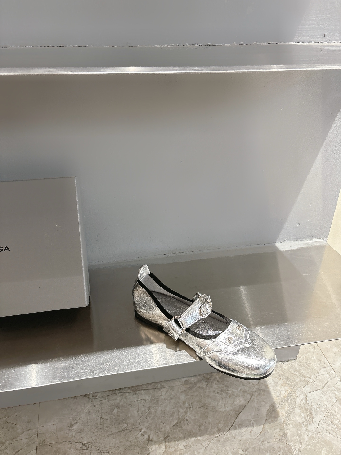 Balenciaga Summer 2025 Metal Strangling Mary Jane Ballet Shoes: Punk Street Style! - 图片 6