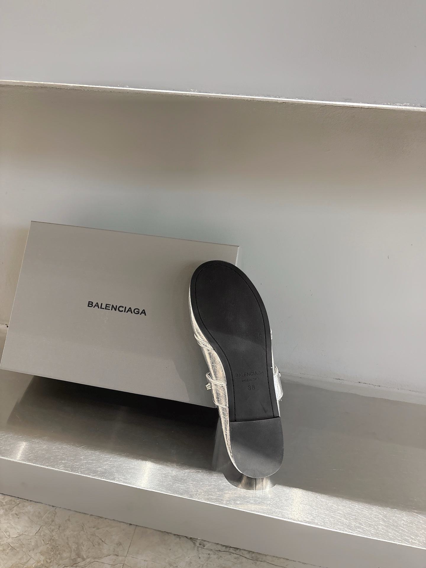 Balenciaga Summer 2025 Metal Strangling Mary Jane Ballet Shoes: Punk Street Style! - 图片 9