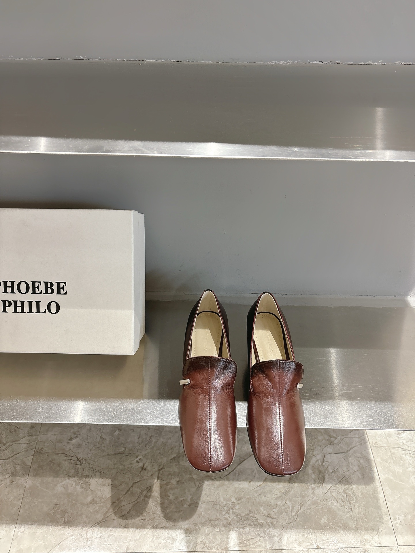 NO:264364,PHOEBE PHILO new high heels have simple lines and low-key colors, simple and tough female lead style and fashionable commuting, both oil wax leather cowhide fabric, sheepskin inner leather outsole, size 35-39 (40 customized), high heels, high heels, cowhide, sheepskin, Leather soles19860909PHOEBE PHILO新款高跟鞋简单的线条和低调的色彩,简约硬朗大女主风时尚通勤两不误对版油蜡皮牛皮面料 羊皮内里 真皮大底 码数35-39(40定做),高跟鞋,high heels,cowhide,sheepskin,Leather soles,Women's Shoes