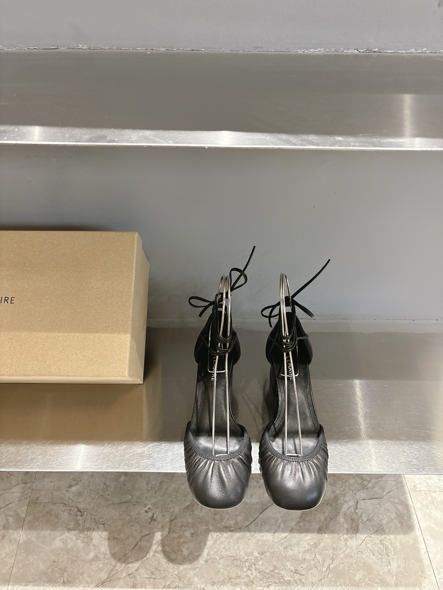 NO:264360,Lemair* 25/ New spring style imported fabric sheepskin inner sheepskin outsole: Italian leather outsole Size: 35-40 (40 custom made without return or exchange), single shoes, sheepskin, Leather soles19860909Lemair* 25/ 春季新款 面料进口羊皮 内里羊皮 大底: 意大利真皮大底 码数:35-40(40定做不退换）,单鞋,sheepskin,Leather soles,Women's Shoes