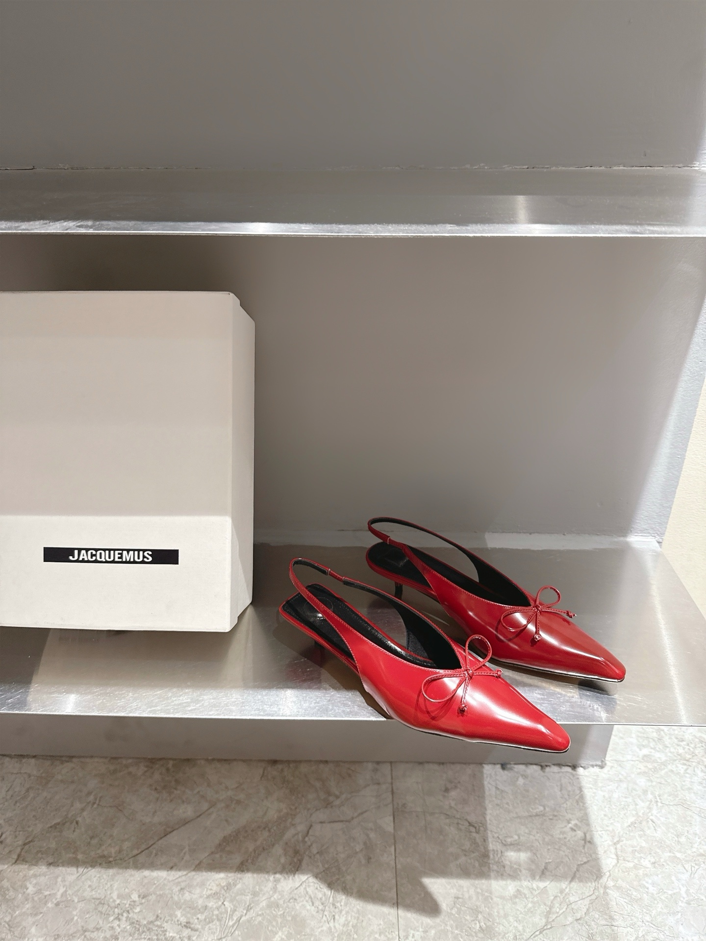 Jacquemus 25s Spring/Summer Collection: Elegant Butterfly Knot Shoes, High-Quality Materials, Perfect Fashion Set. - 图片 4