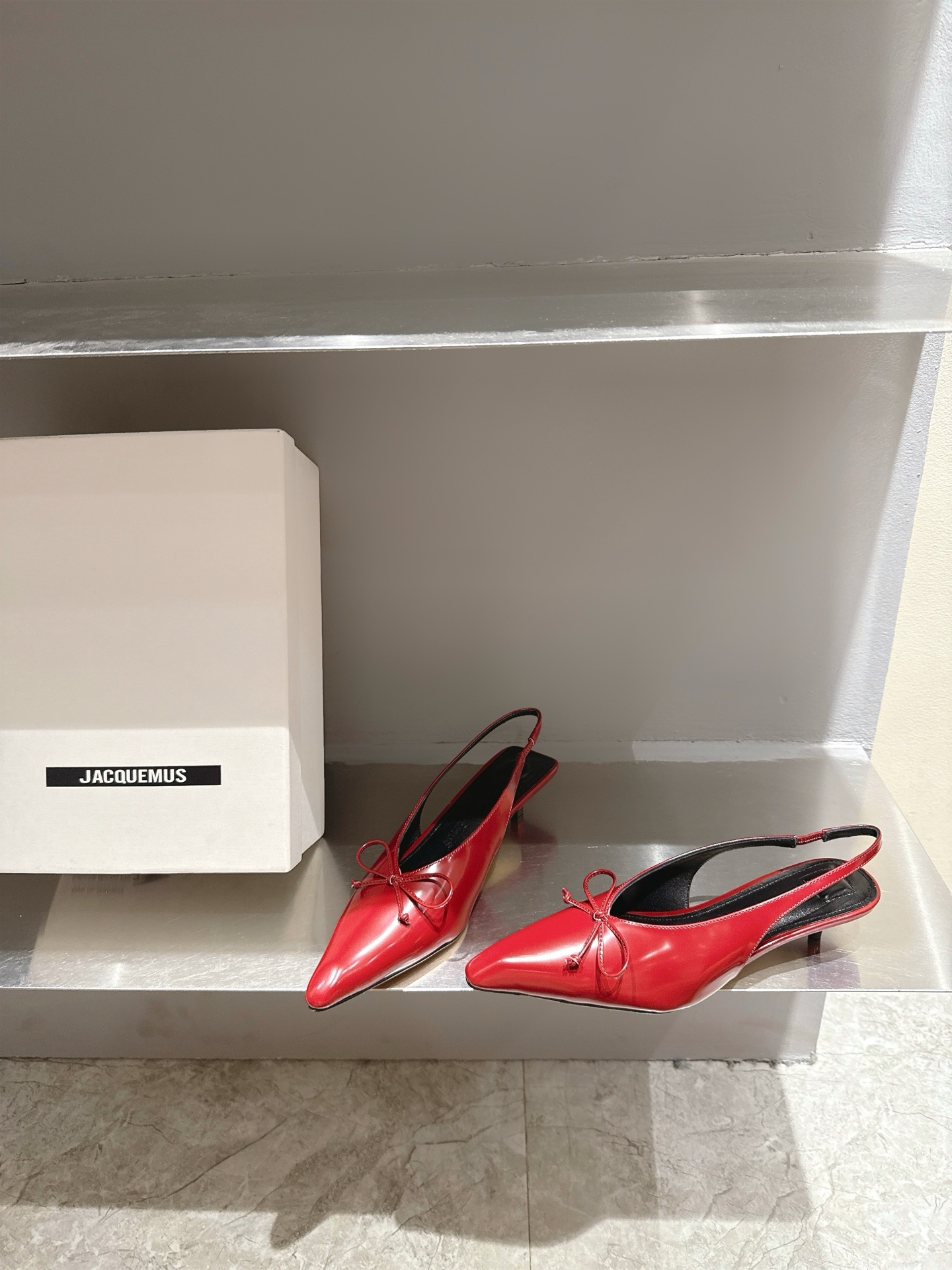 Jacquemus 25s Spring/Summer Collection: Elegant Butterfly Knot Shoes, High-Quality Materials, Perfect Fashion Set. - 图片 3