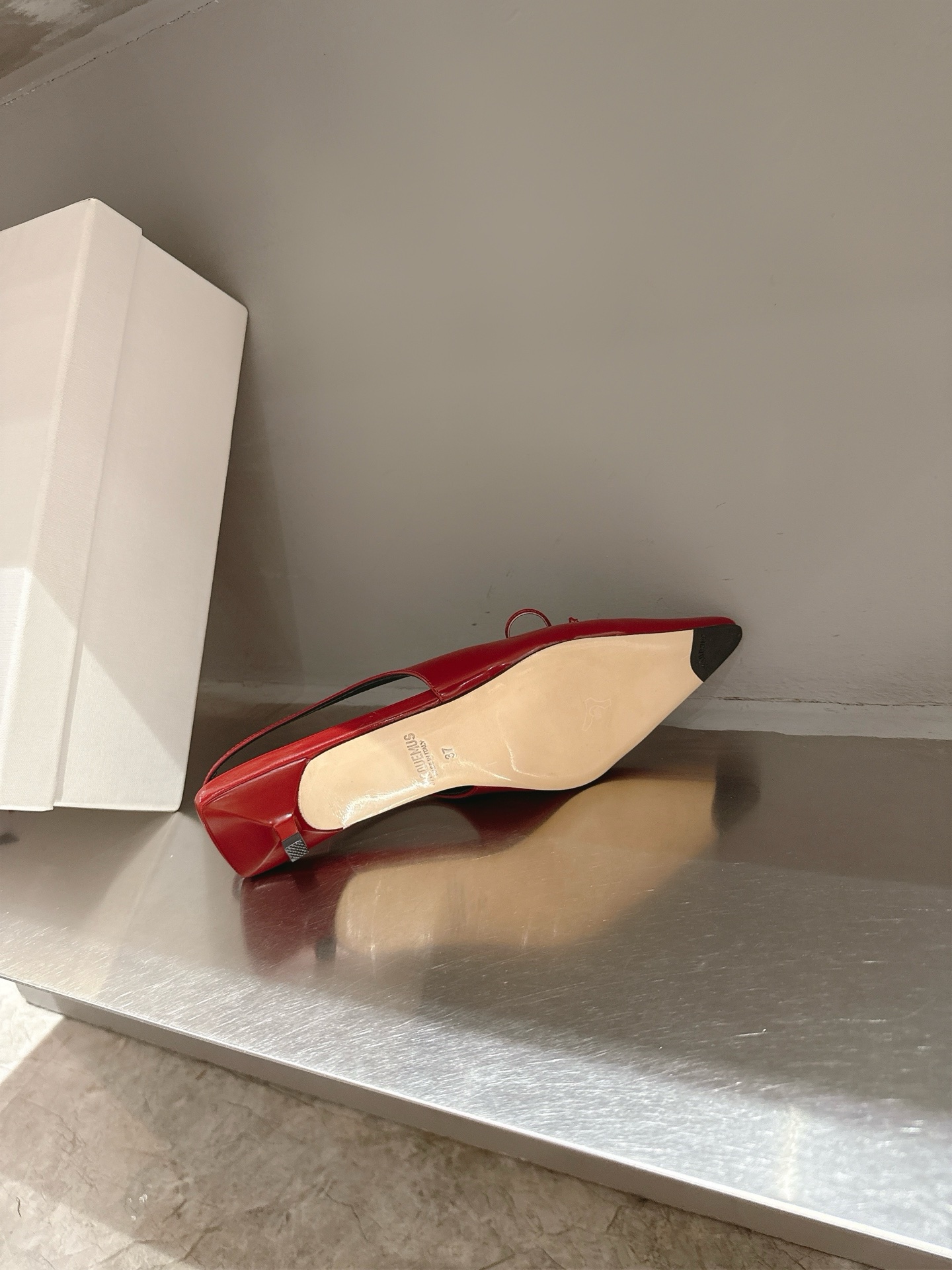 Jacquemus 25s Spring/Summer Collection: Elegant Butterfly Knot Shoes, High-Quality Materials, Perfect Fashion Set. - 图片 9