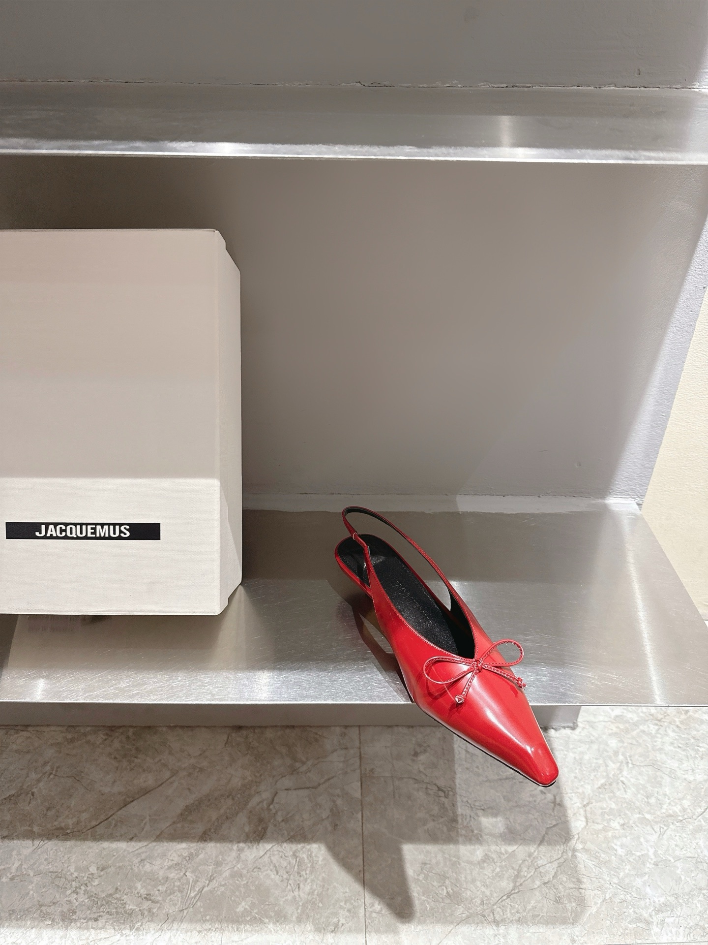 Jacquemus 25s Spring/Summer Collection: Elegant Butterfly Knot Shoes, High-Quality Materials, Perfect Fashion Set. - 图片 5