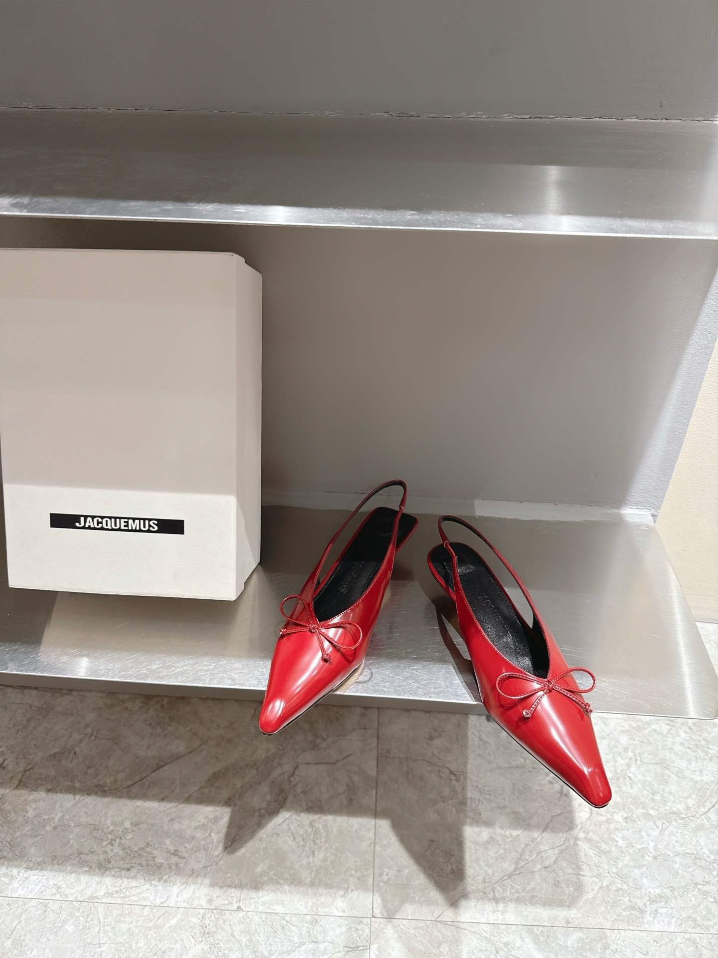 Jacquemus 25s Spring/Summer Collection: Elegant Butterfly Knot Shoes, High-Quality Materials, Perfect Fashion Set. - 图片 2