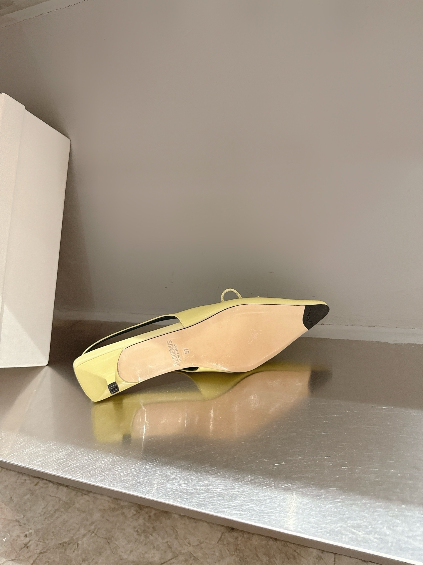 Jacquemus 25s Butterfly Knot Square Heels: Elegant, Stylish, and High-Quality. - 图片 9