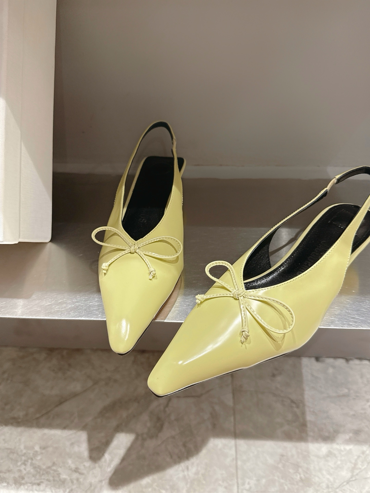 Jacquemus 25s Butterfly Knot Square Heels: Elegant, Stylish, and High-Quality. - 图片 8