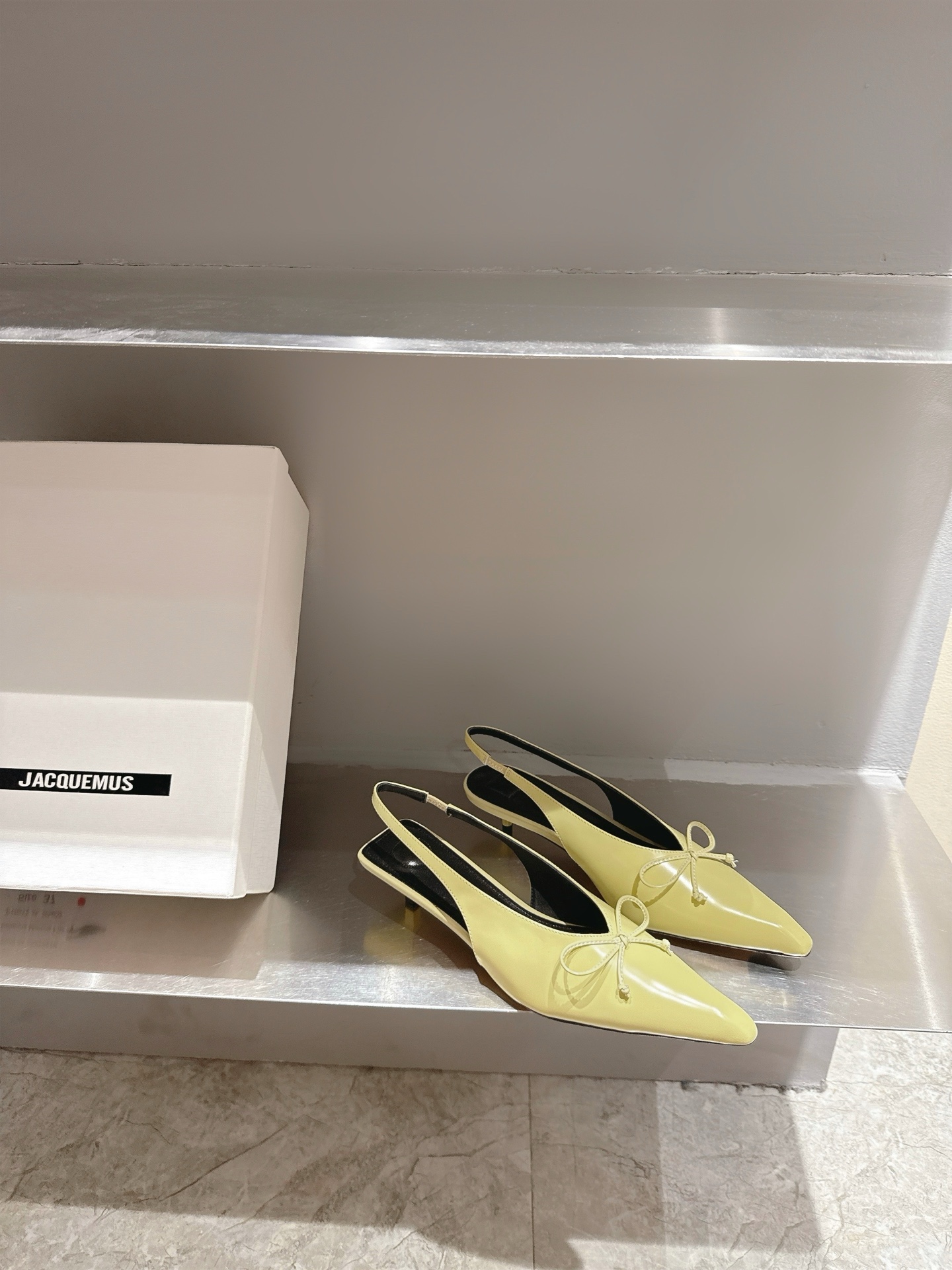 Jacquemus 25s Butterfly Knot Square Heels: Elegant, Stylish, and High-Quality. - 图片 4