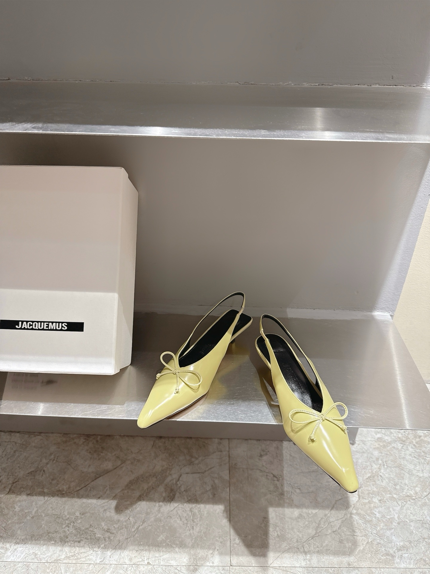 Jacquemus 25s Butterfly Knot Square Heels: Elegant, Stylish, and High-Quality. - 图片 2