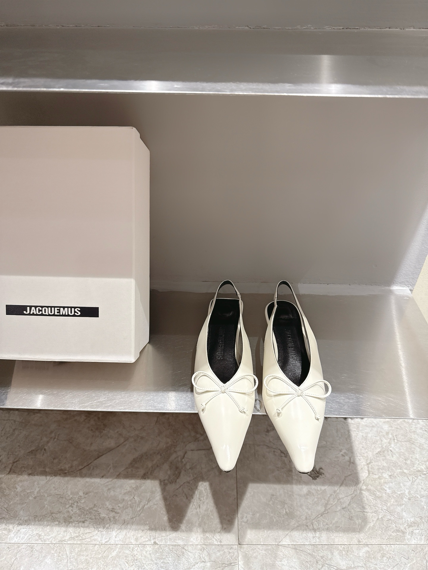 Jacquemus 25s SS21 Collection: Elegant Butterfly Knot Shoes with High-Strength Foot Lines.
