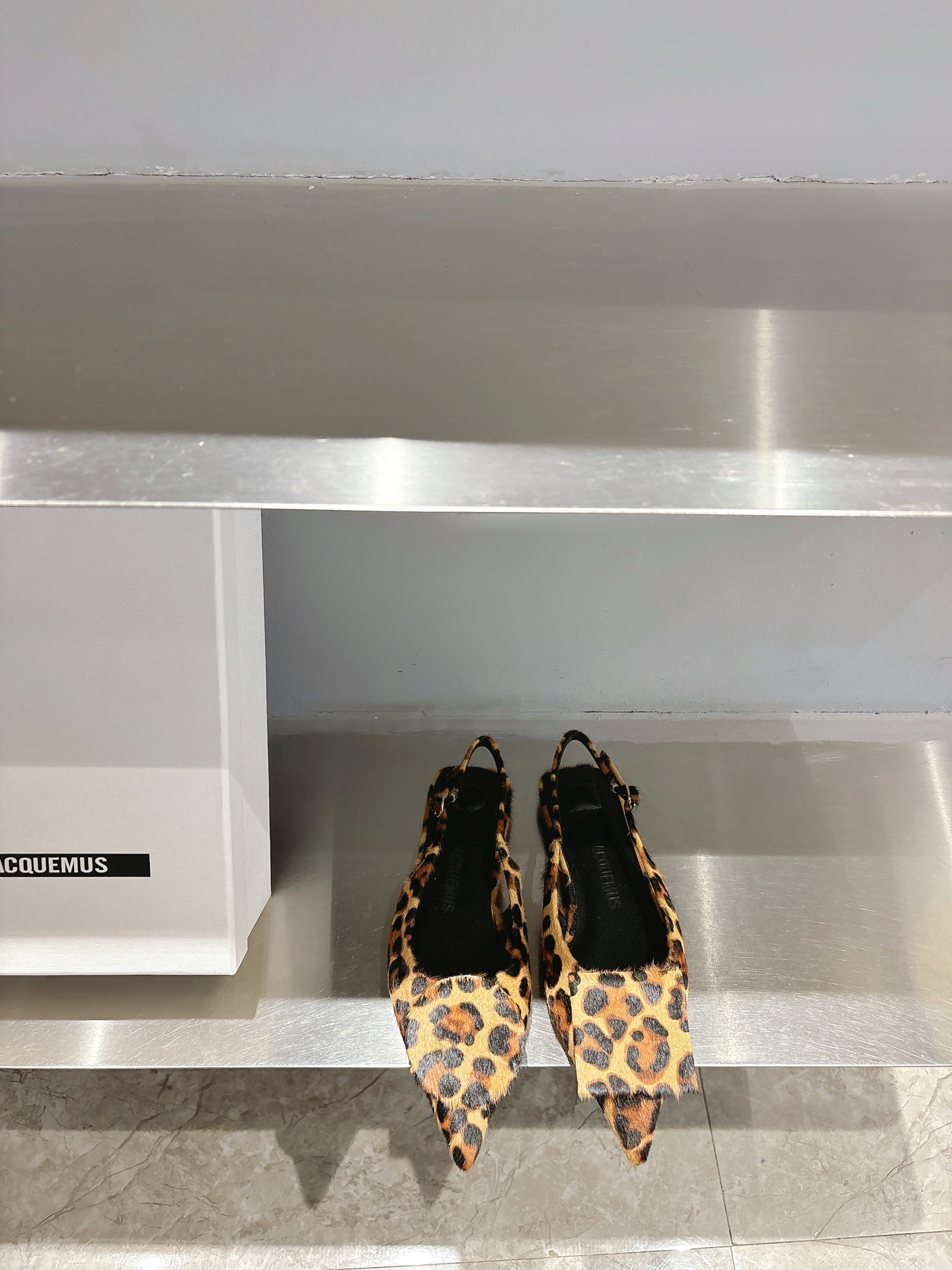 NO:264371,JACQUEMUS's unique square and round buckle design is unique and eye-catching, and tastes elegantly. The stiletto heels and comfortable shoe shapes make you confident and relaxed every step, whether it is commuting or gathering, it is a dazzling choice!  Fabric denim/cowhide inner sheepskin footbed sheepskin size 35-41 (40.41 custom made without return, sandals, sandals, cowhide, sheepskin19860909JACQUEMUS独特的方扣与圆扣设计,别致吸睛,尽品 优雅品味.细高跟与舒适的鞋型,让你每一步都自信从 容,无论是通勤还是聚会,皆为亮眼之选！ 面料牛仔布/牛皮 内里羊皮 垫脚羊皮 码数35-41（40.41定制不退换,凉鞋,sandals,cowhide,sheepskin,Women's Shoes