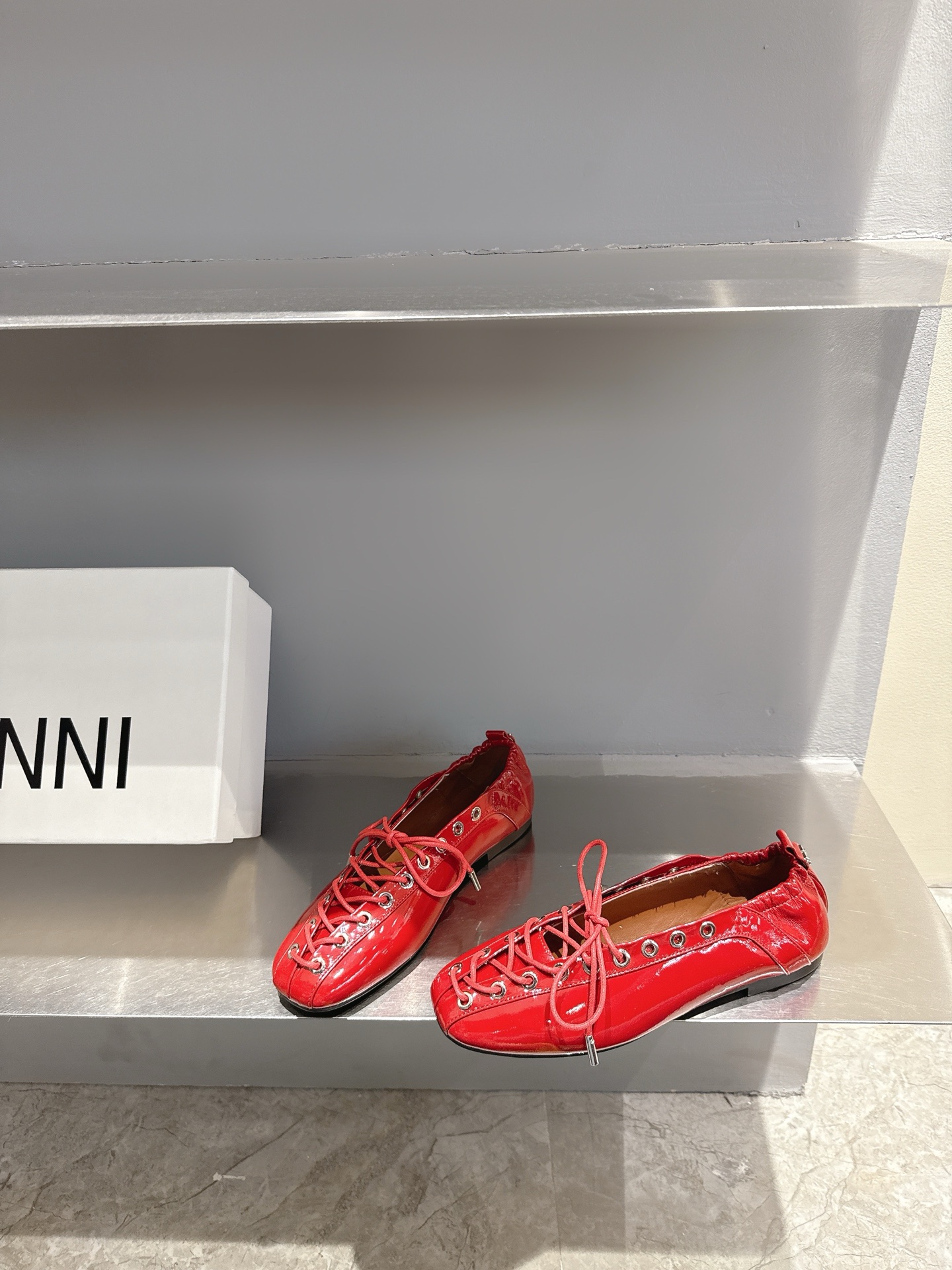 GANNI Spring/Summer 2022: Derby Shoes with Unique Design and Comfort. - 图片 3