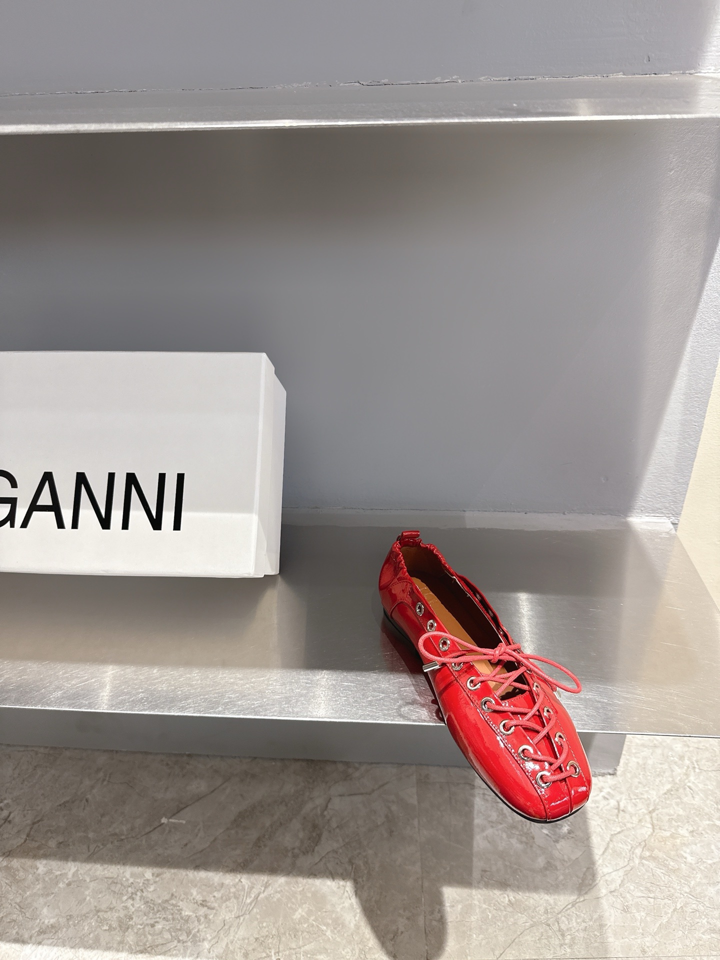 GANNI Spring/Summer 2022: Derby Shoes with Unique Design and Comfort. - 图片 5