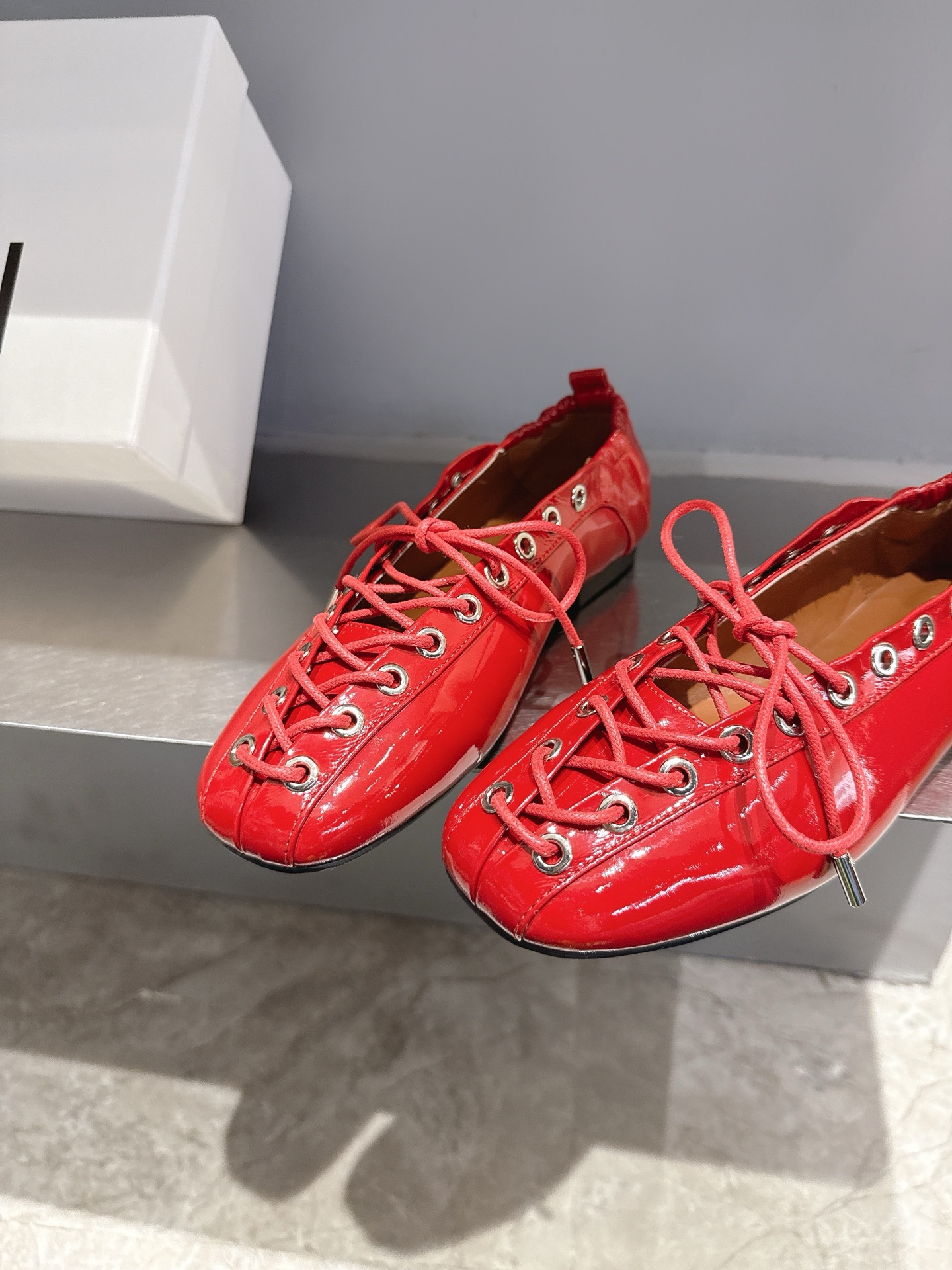 GANNI Spring/Summer 2022: Derby Shoes with Unique Design and Comfort. - 图片 7