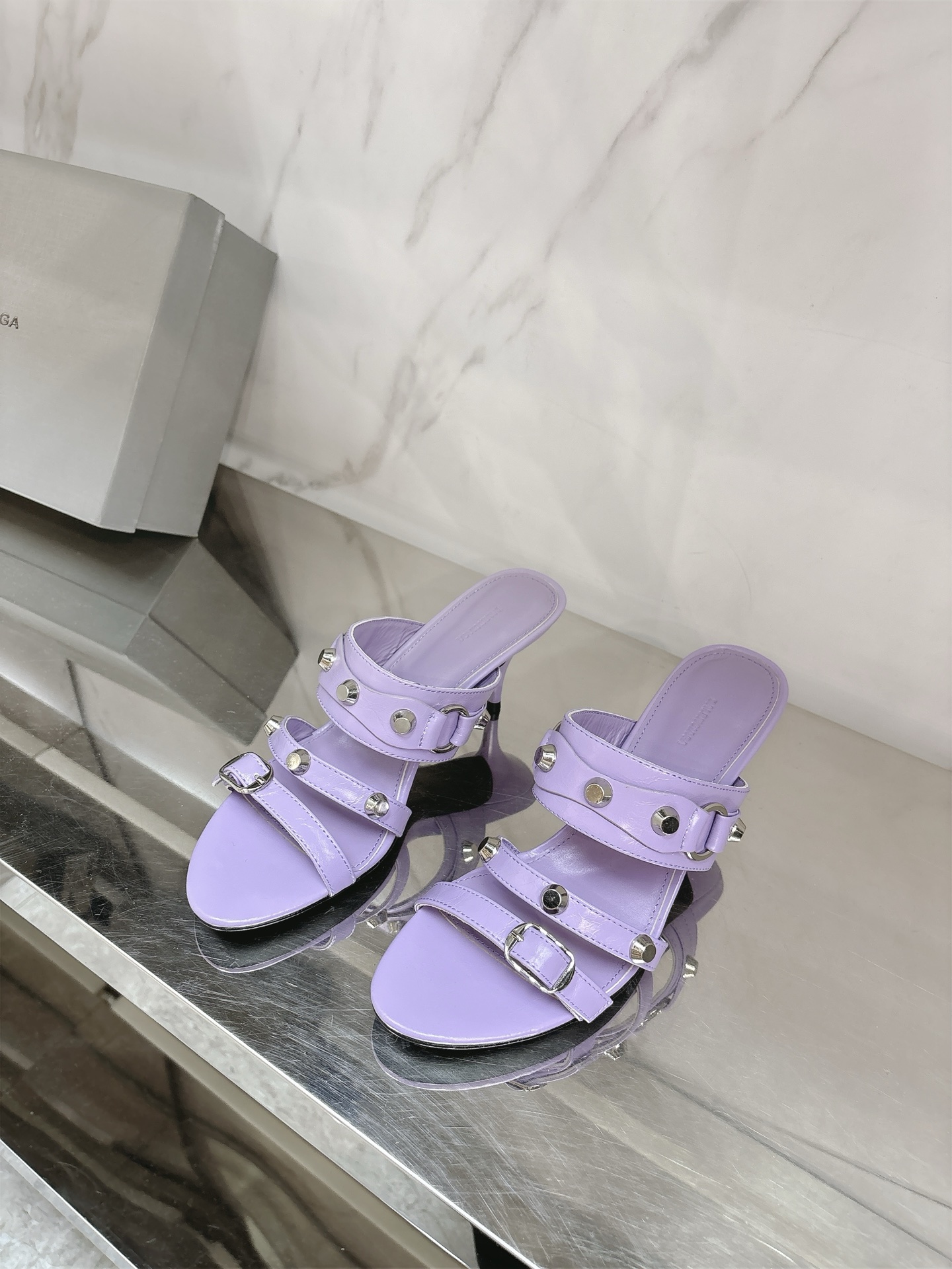 NO:265310,BALENCIAGA* 2025 spring and summer new punk style high heel slippers fashionable and stylish, full of trendy style high-order cowhide fabric, sheepskin lining, Italian imported genuine leather sole, heel height 8.5cm, size 35-39# (40# customized non-return and exchange), high heels, balenciaga, high heels, slippers, cowhide, sheepskin, Leather soles19860909BALENCIAGA* 2025春夏新款朋克风高跟拖鞋时髦有型,十足的潮流范儿对版高订牛皮面料,羊皮内里,意大利进口真皮大底,跟高8.5cm,尺码35-39#（40#订做不退换）,高跟鞋,balenciaga,high heels,slippers,cowhide,sheepskin,Leather soles,Women's Shoes