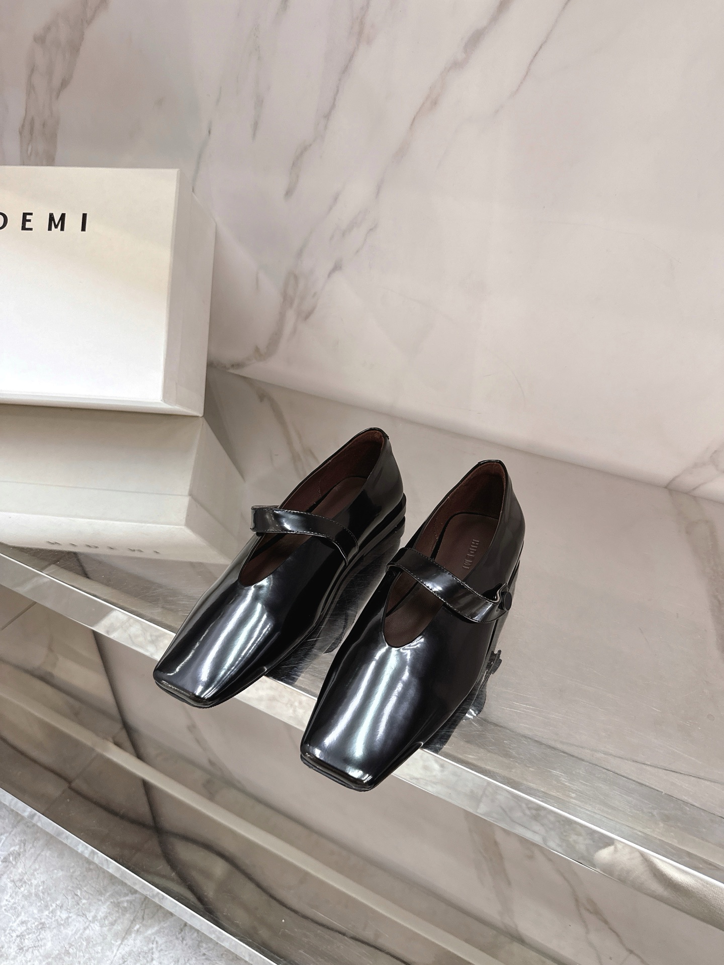 NO:383344,HIDEMI 2025 early spring new Mary Zhen leather shoes fashionable color matching, good looking and fashionable wear, get five-star recommendation, paired version of the beaded cowhide fabric, sheepskin inner lining, private model original sole, size: 35-39# (40# custom made without return), single shoes, mary jane, cowhide, sheepskin19860909HIDEMI 2025早春新款玛丽珍小皮鞋时髦配色好看好穿时髦精纷纷get五星推荐 对版开边珠牛皮面料,羊皮内里,私模原版大底,码数:35-39#（40#订做不退换）,单鞋,mary jane,cowhide,sheepskin,Women's Shoes