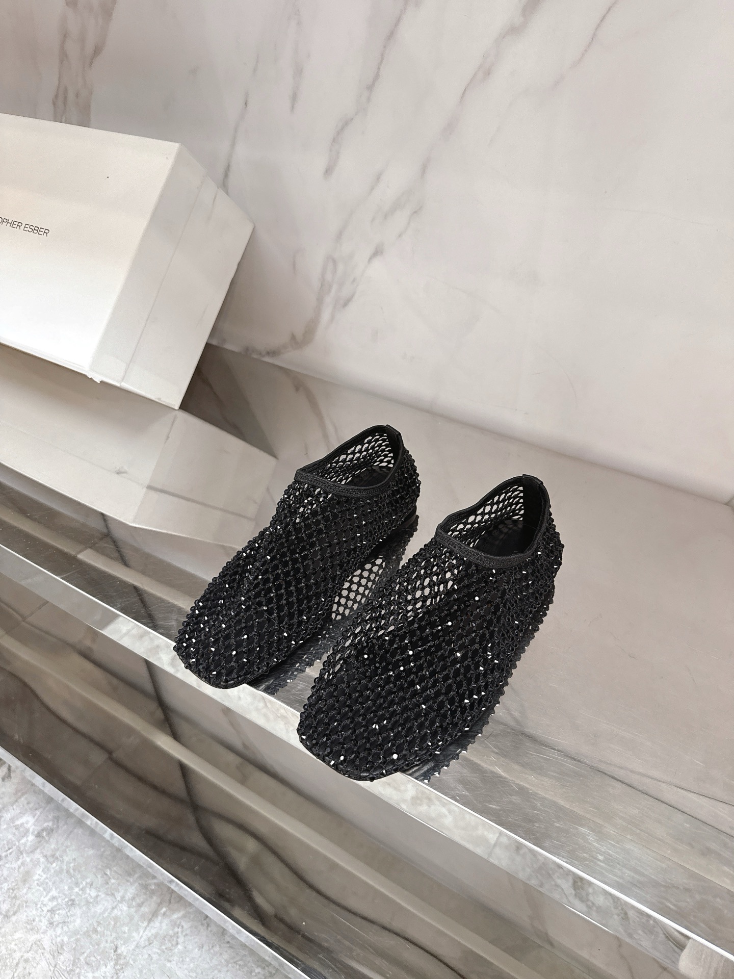 NO:383335,christopher esber 2025 spring and summer new style bare foot shoes counter off-stock king ins bloggers showed off one after another. The transparent mesh and rhinestone design are super high-quality summer paired with long skirts and trousers inadvertently revealing shiny shoes. Super eye-catching mesh fabric, sheepskin footbed, Italian imported genuine leather soles, size 35-39# (40# customized for no return or exchange), single shoes, skirts, sheepskin, Leather soles19860909christopher esber2025春夏新款裸足鞋专柜断货王ins各大博主纷纷秀了一把,透明网纱结合水钻的设计颜值超高夏天搭配长裙长裤不经意露出闪闪发亮的鞋,超吸睛对版网纱面料,羊皮垫脚,意大利进口真皮大底,码数35-39#（40#订做不退换）,单鞋,skirts,sheepskin,Leather soles,Women's Shoes