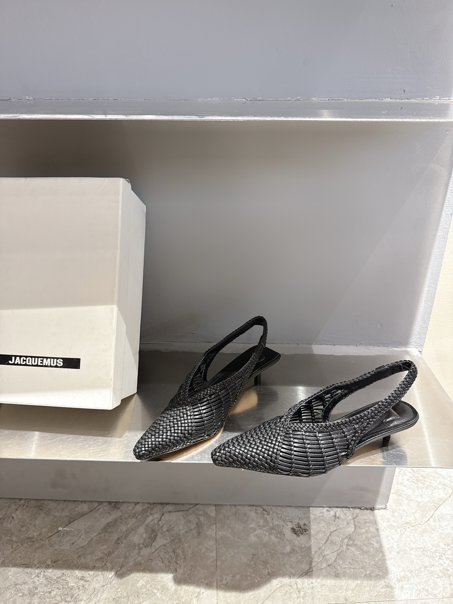 Jacquemus 25SS Knit Pointy Shoes: French Aesthetic in London Flagship Store - 图片 2