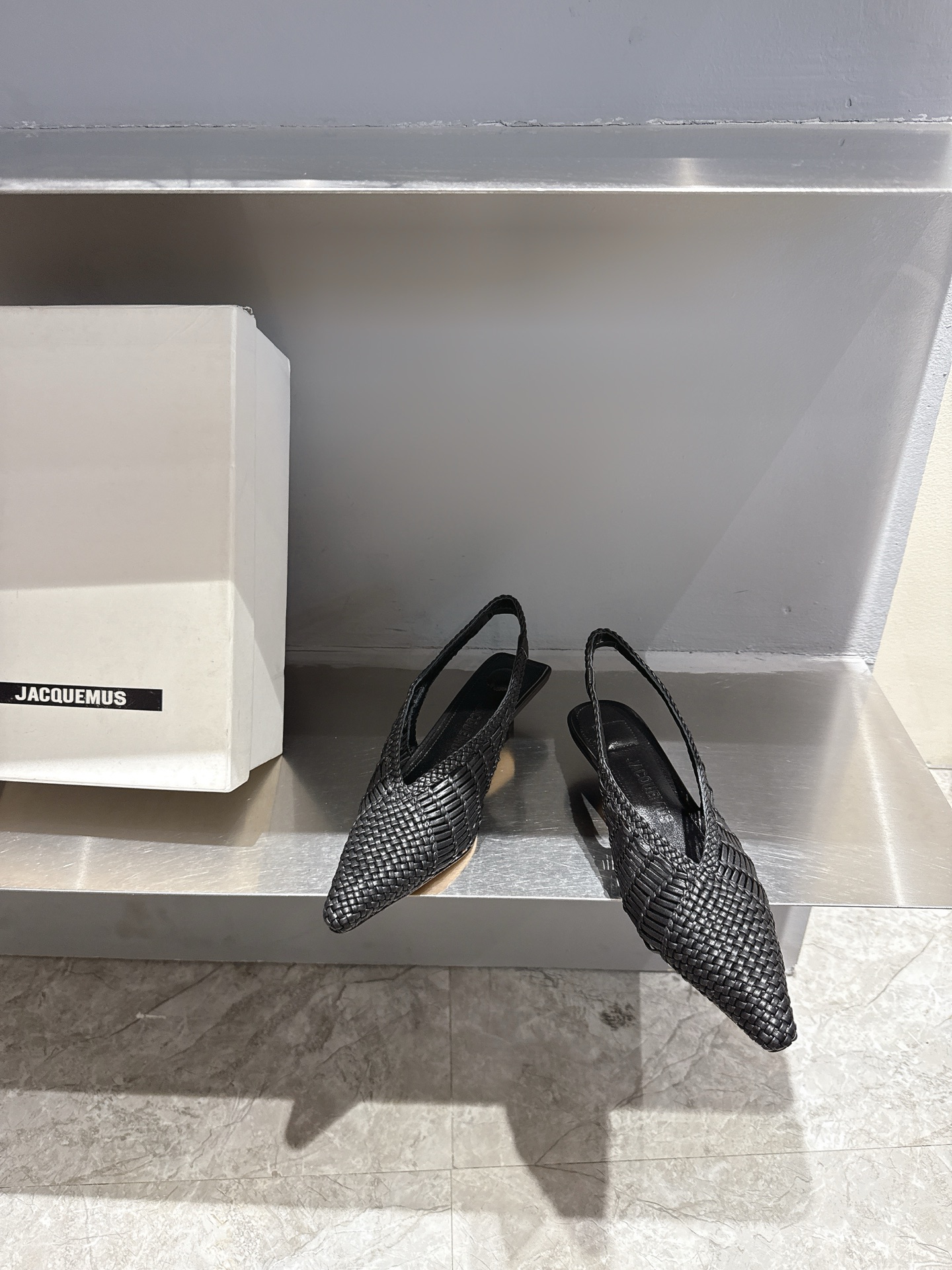 Jacquemus 25SS Knit Pointy Shoes: French Aesthetic in London Flagship Store - 图片 3