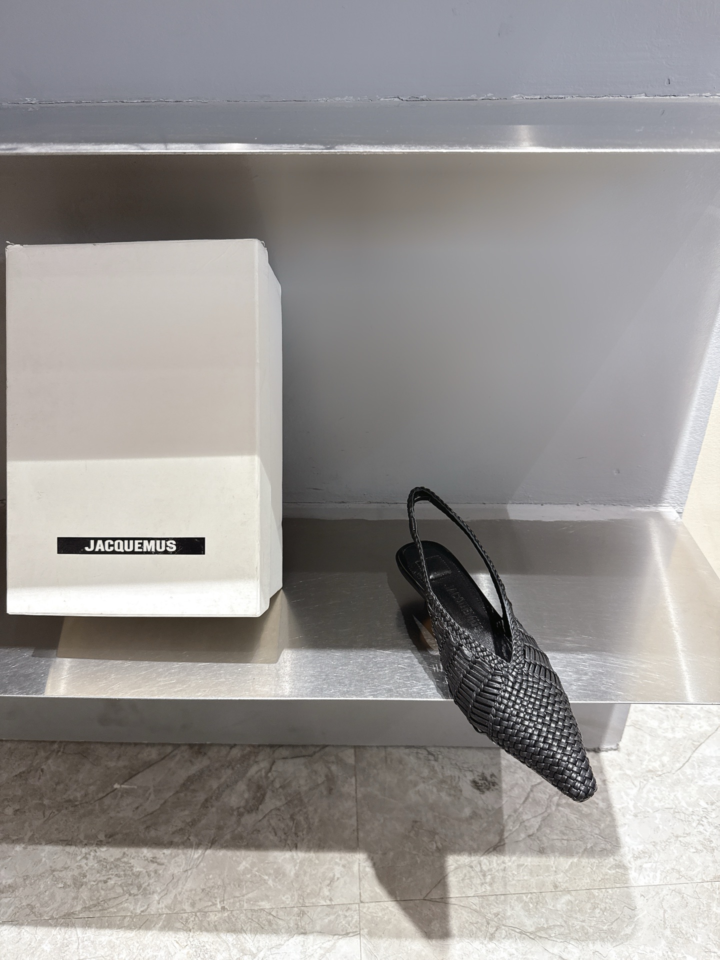 Jacquemus 25SS Knit Pointy Shoes: French Aesthetic in London Flagship Store - 图片 5