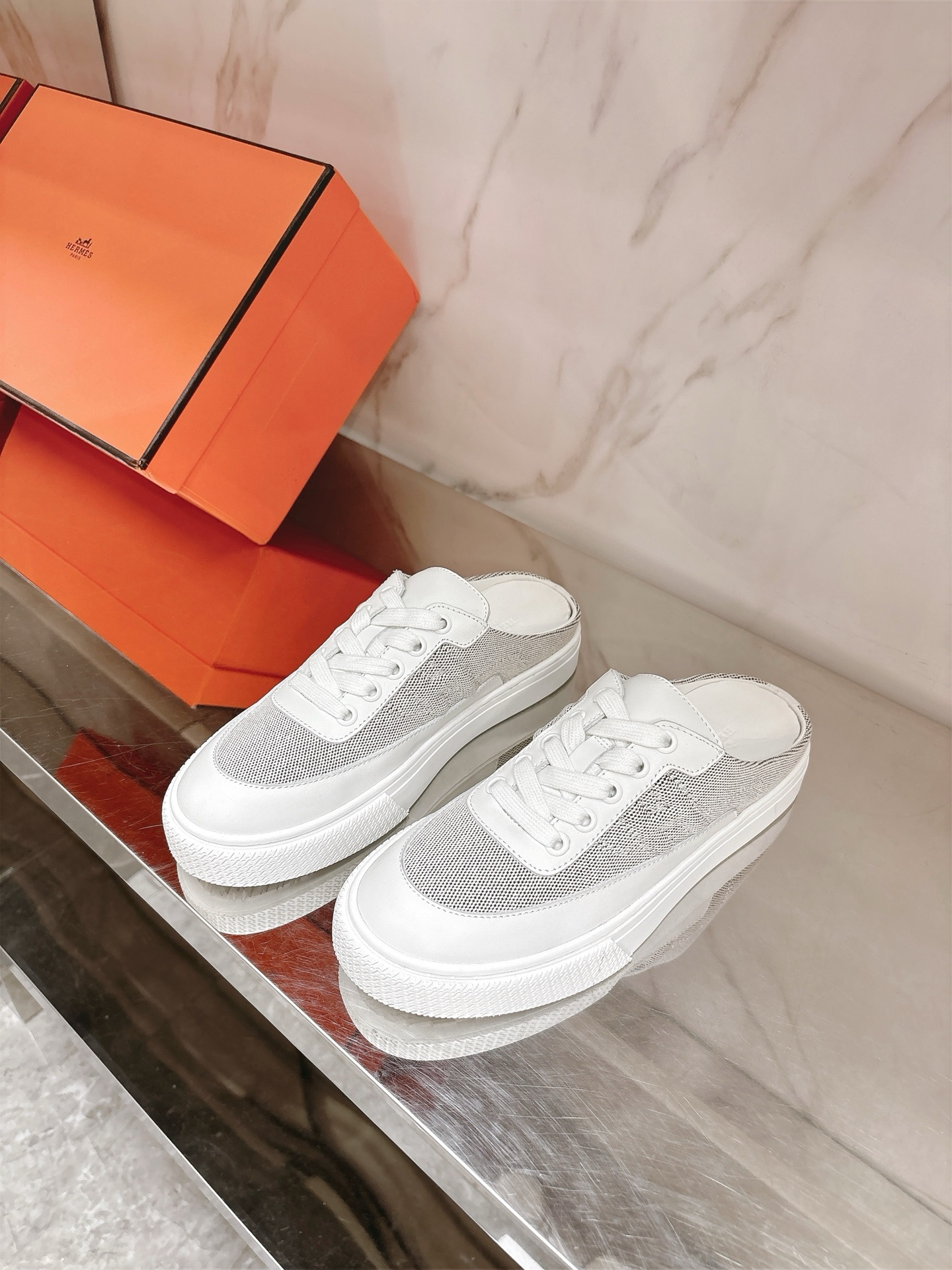 NO:383317,HERME*2025 spring and summer new sandals simple upper is full of modernity, simple, atmospheric, fashionable and exquisite, you will fall in love with high-order cowhide high-density canvas fabric, sheepskin inner lining, private mold tpu outsole, size 35-39# (40# customized without return), casual shoes/sports shoes, hermes, sneakers, cowhide, sheepskin19860909HERME*2025春夏新款凉拖简单的鞋面充满现代感,简约大气时尚精致一眼就爱上高订牛皮高密度帆布面料,羊皮内里,私模tpu大底,尺码35-39#（40#订做不退换),休闲鞋/运动鞋,hermes,sneakers,cowhide,sheepskin,Women's Shoes