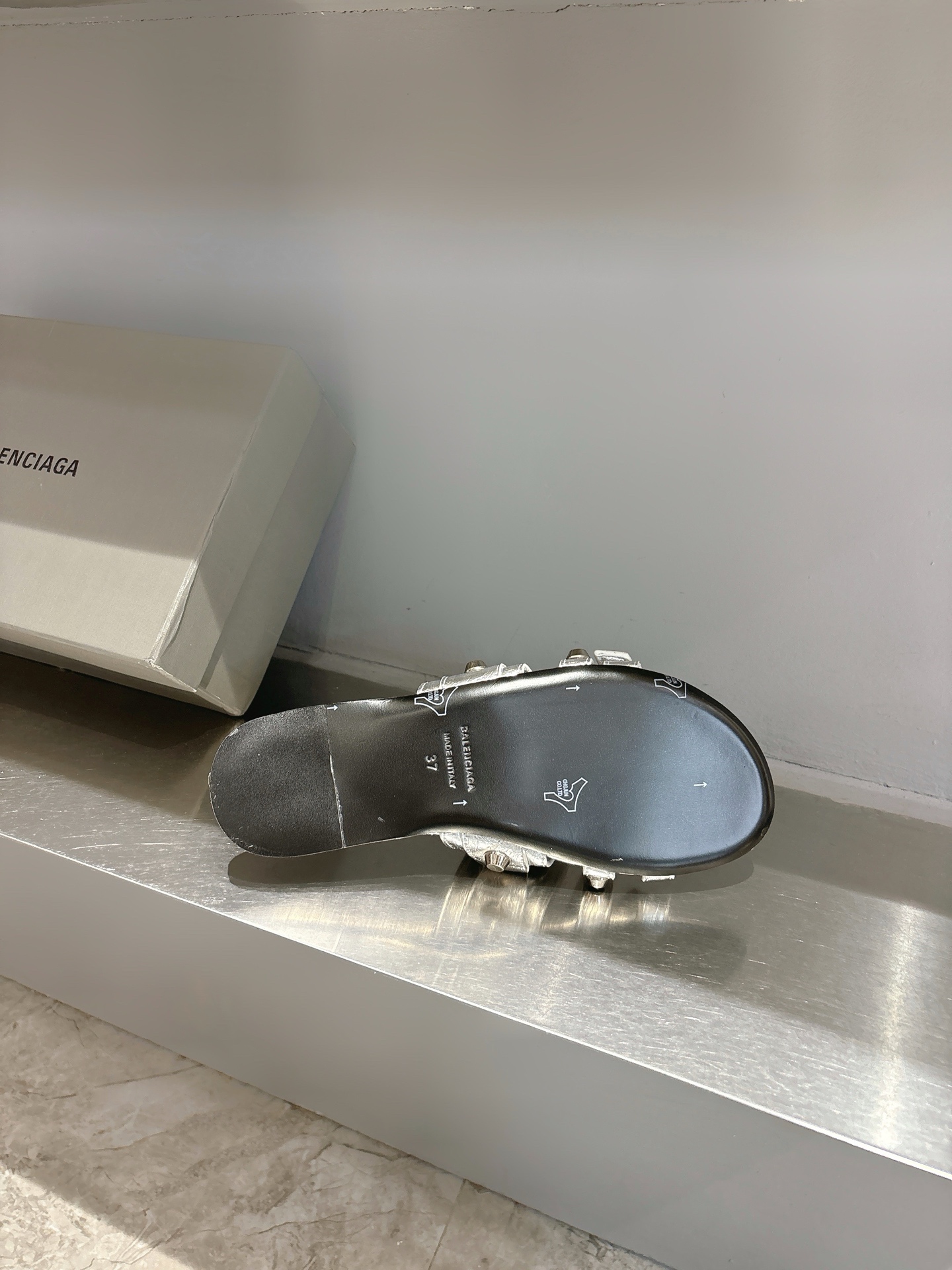 Balentia 2025 Spring Summer Metal Nailed Cagole Sandals with Original Skins. - 图片 9