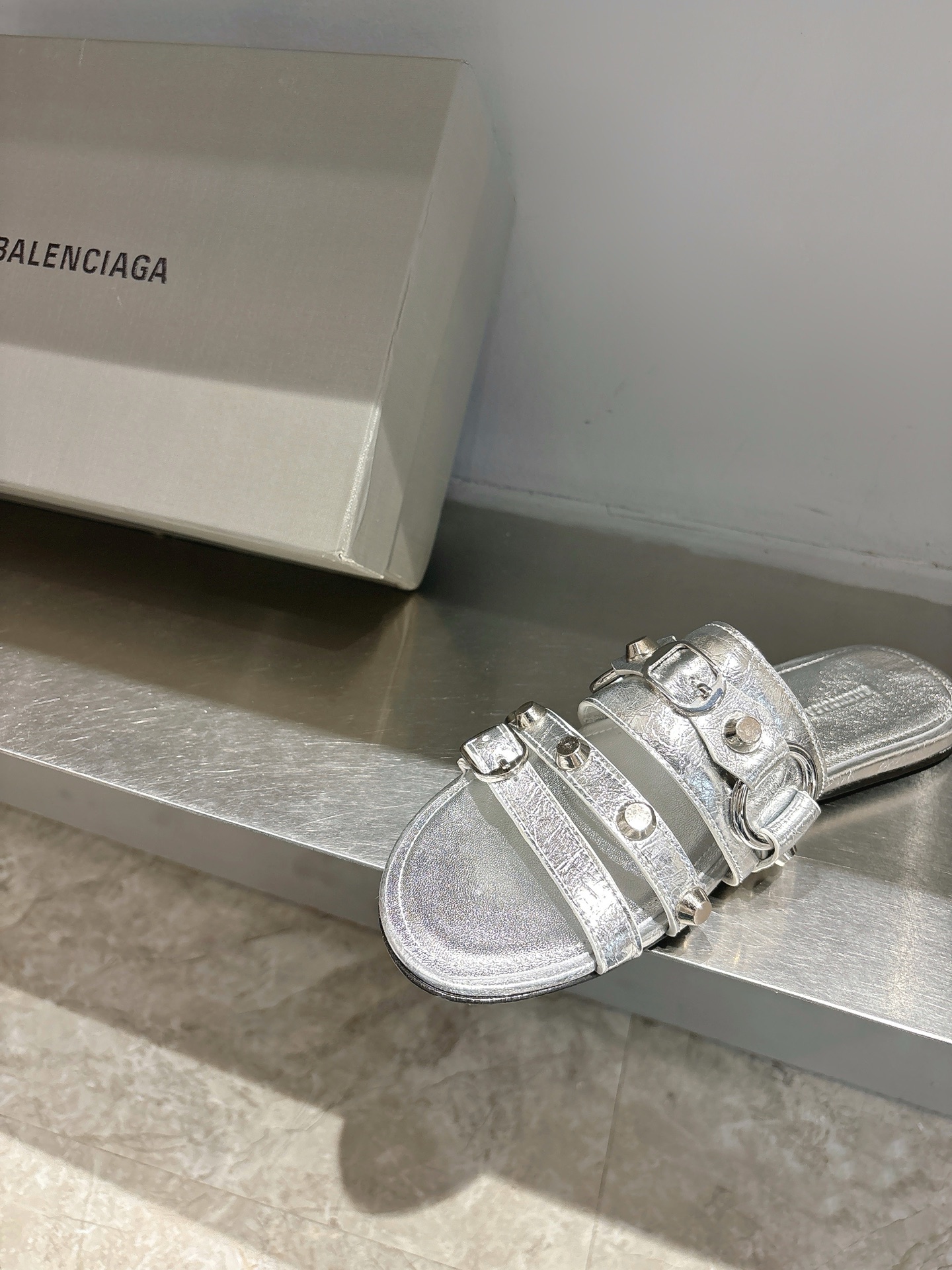 Balentia 2025 Spring Summer Metal Nailed Cagole Sandals with Original Skins. - 图片 7
