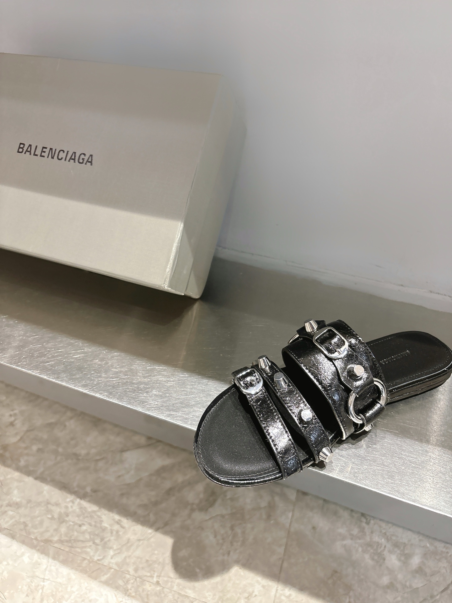 Balentia 2025 Spring Summer Metal Nailed Cagole Sandals – Original Skins, Manual Metal Locks - 图片 7