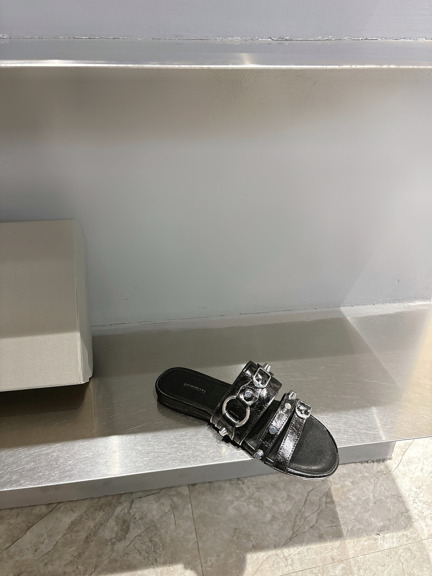 Balentia 2025 Spring Summer Metal Nailed Cagole Sandals – Original Skins, Manual Metal Locks - 图片 6