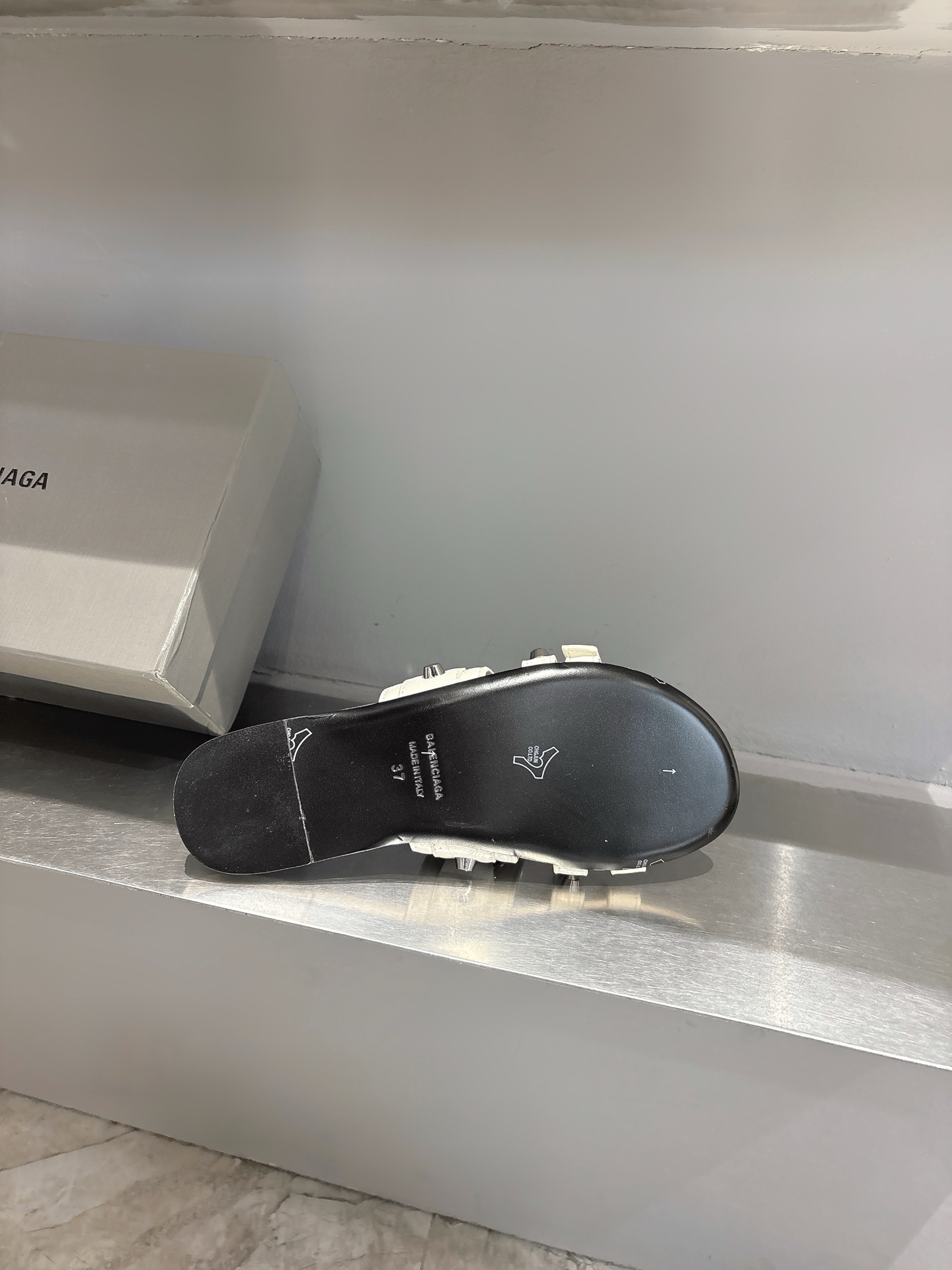 Balentia 2025 Spring Summer Metal Nailed Cagole Sandals Review: Original Skin, Metal Locks - 图片 9